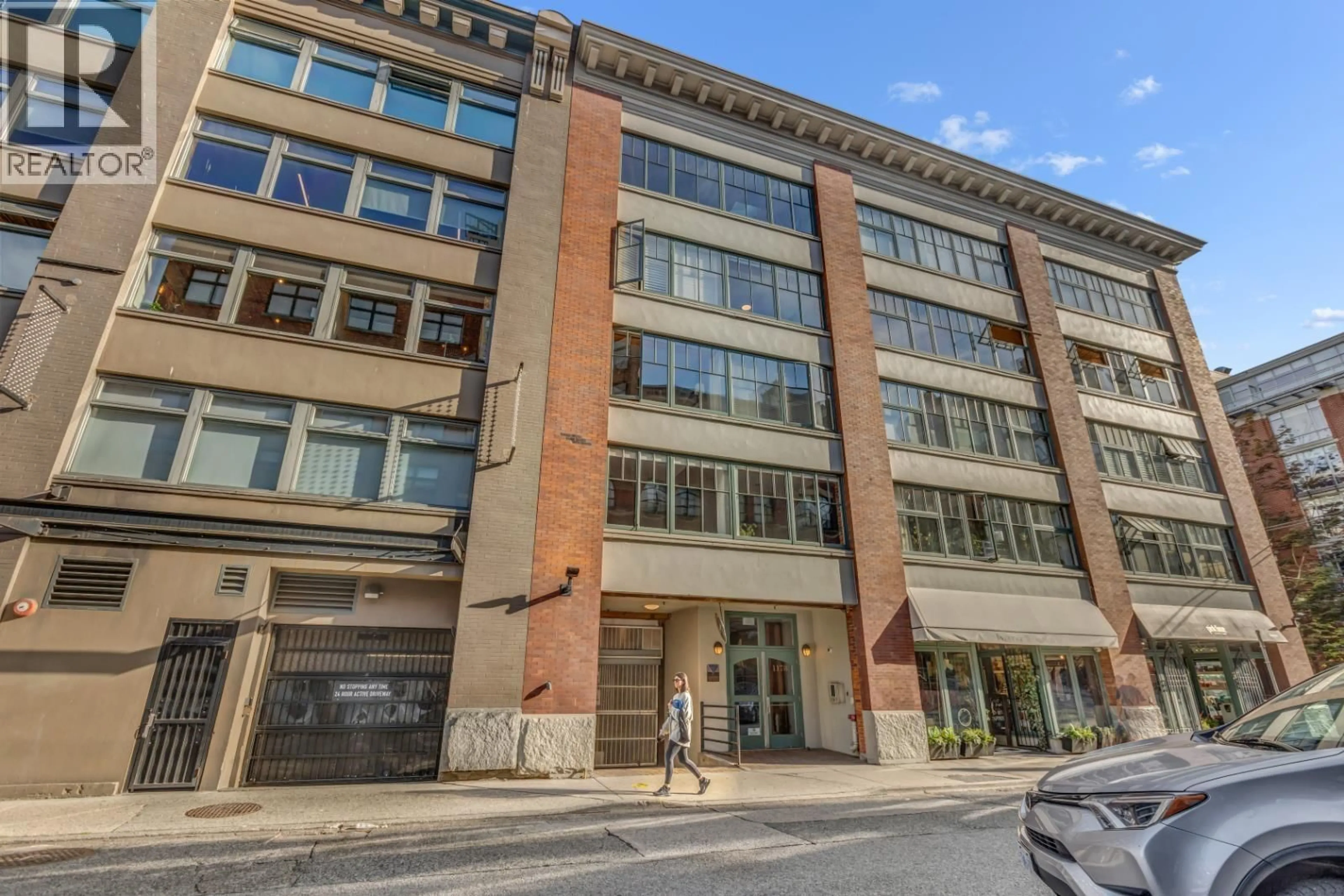 Indoor foyer for 402 - 1178 HAMILTON STREET, Vancouver British Columbia V6B2S2