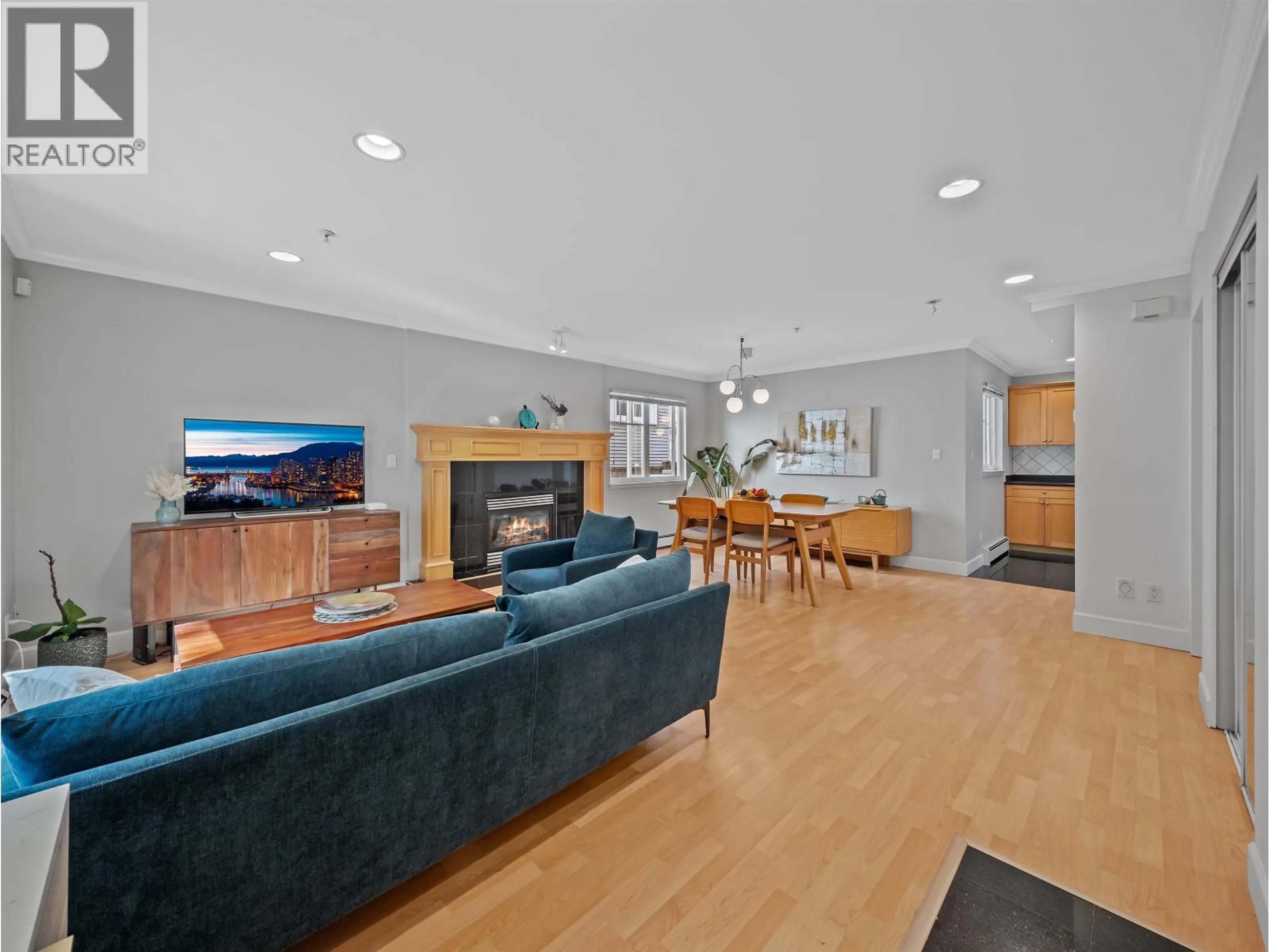 Living room with furniture, unknown for 533 8TH AVENUE, Vancouver British Columbia V5T1S9