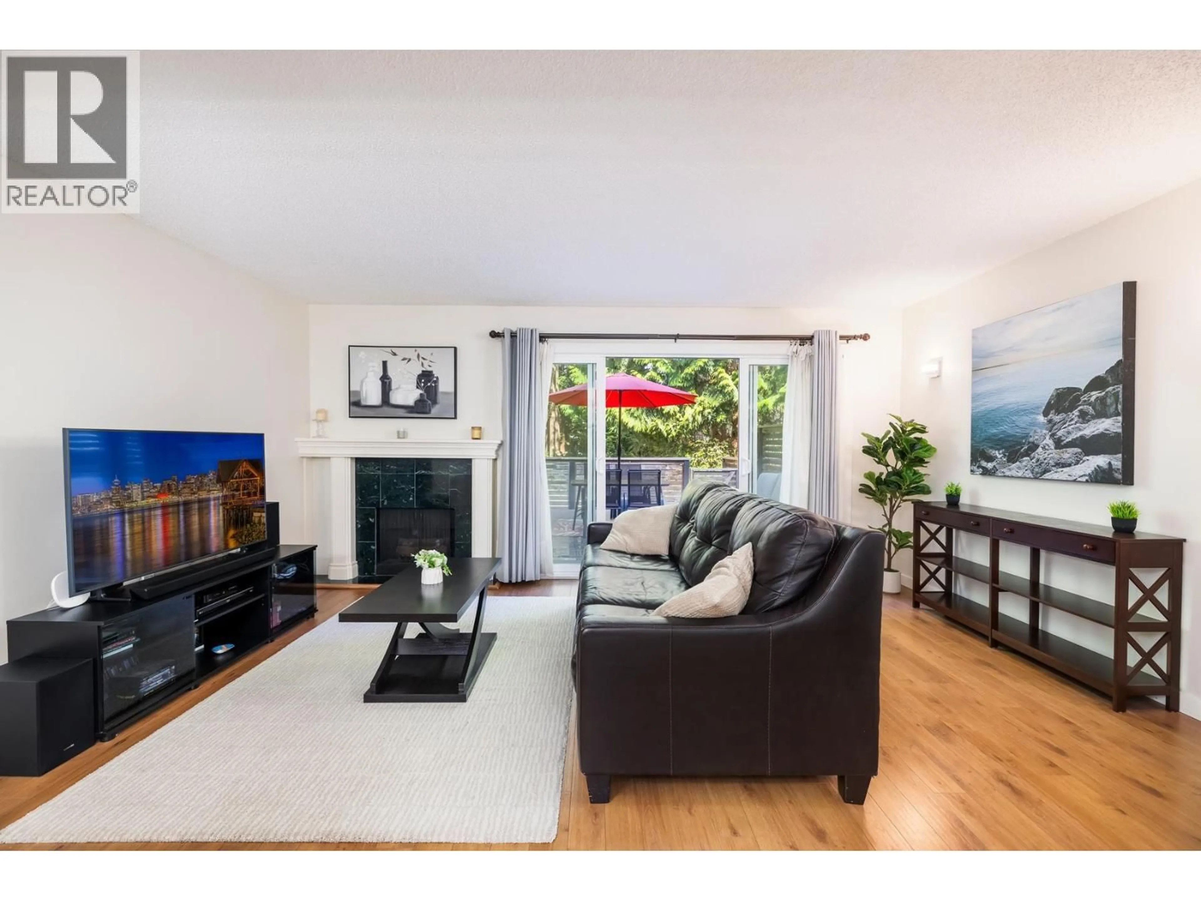Living room with furniture, wood/laminate floor for 58 - 1930 CEDAR VILLAGE CRESCENT, North Vancouver British Columbia V7J3M5
