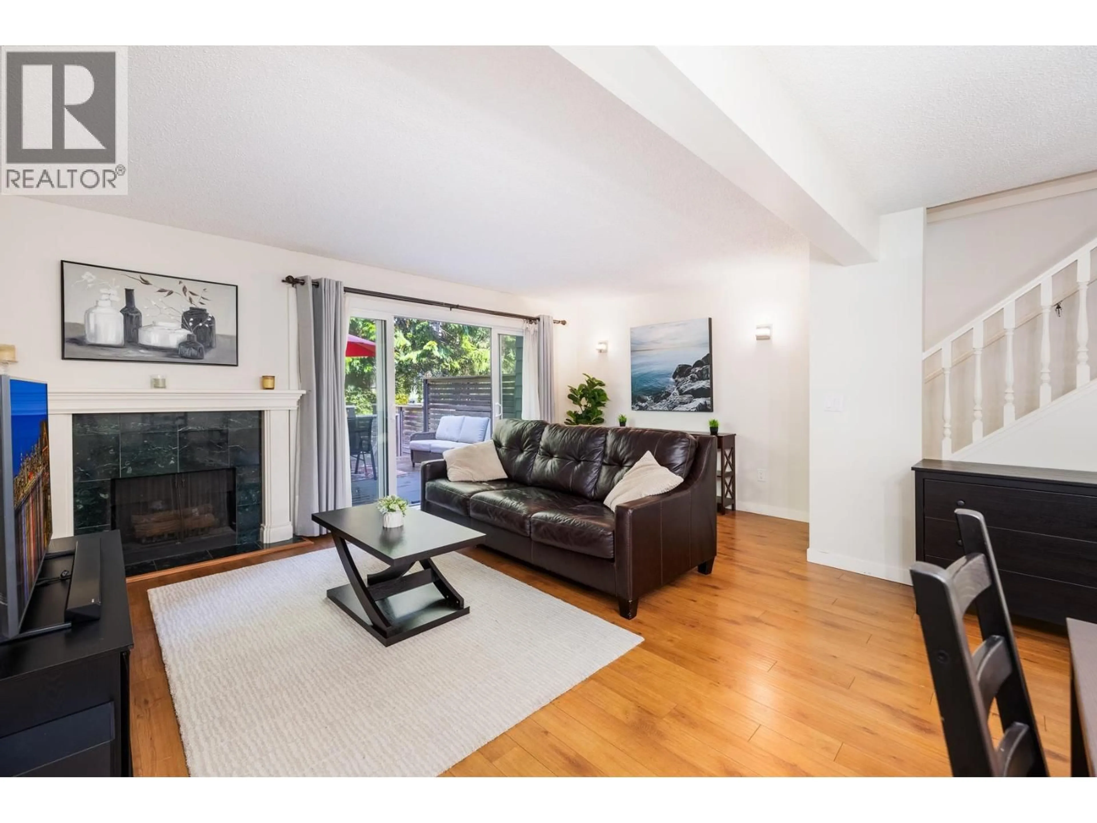 Living room with furniture, wood/laminate floor for 58 - 1930 CEDAR VILLAGE CRESCENT, North Vancouver British Columbia V7J3M5