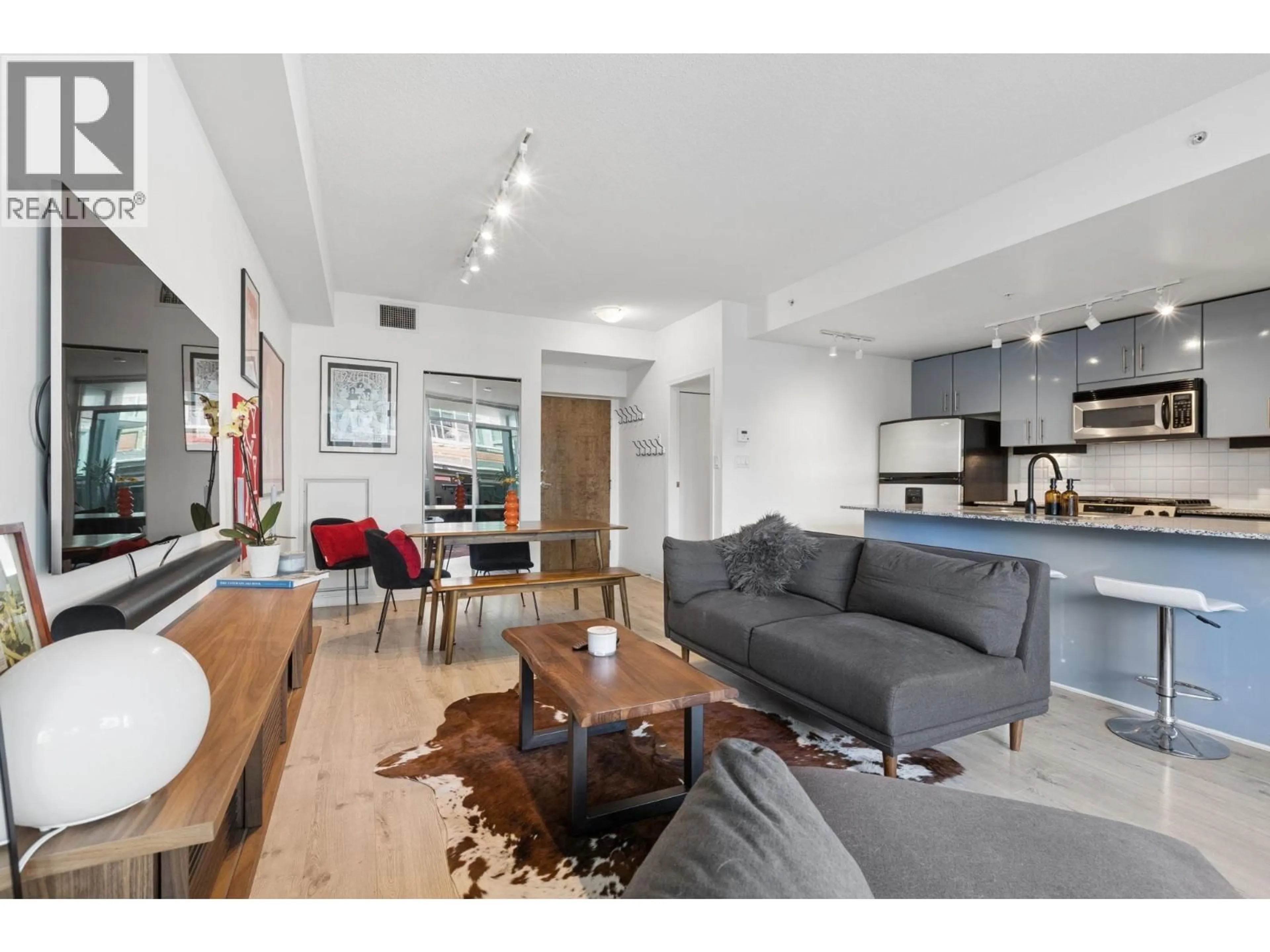 Living room with furniture, unknown for PH 601 - 100 ESPLANADE, North Vancouver British Columbia V7L4V1