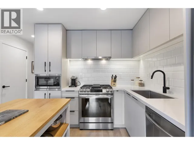 301 - 3018 ST GEORGE STREET, Port Moody 3