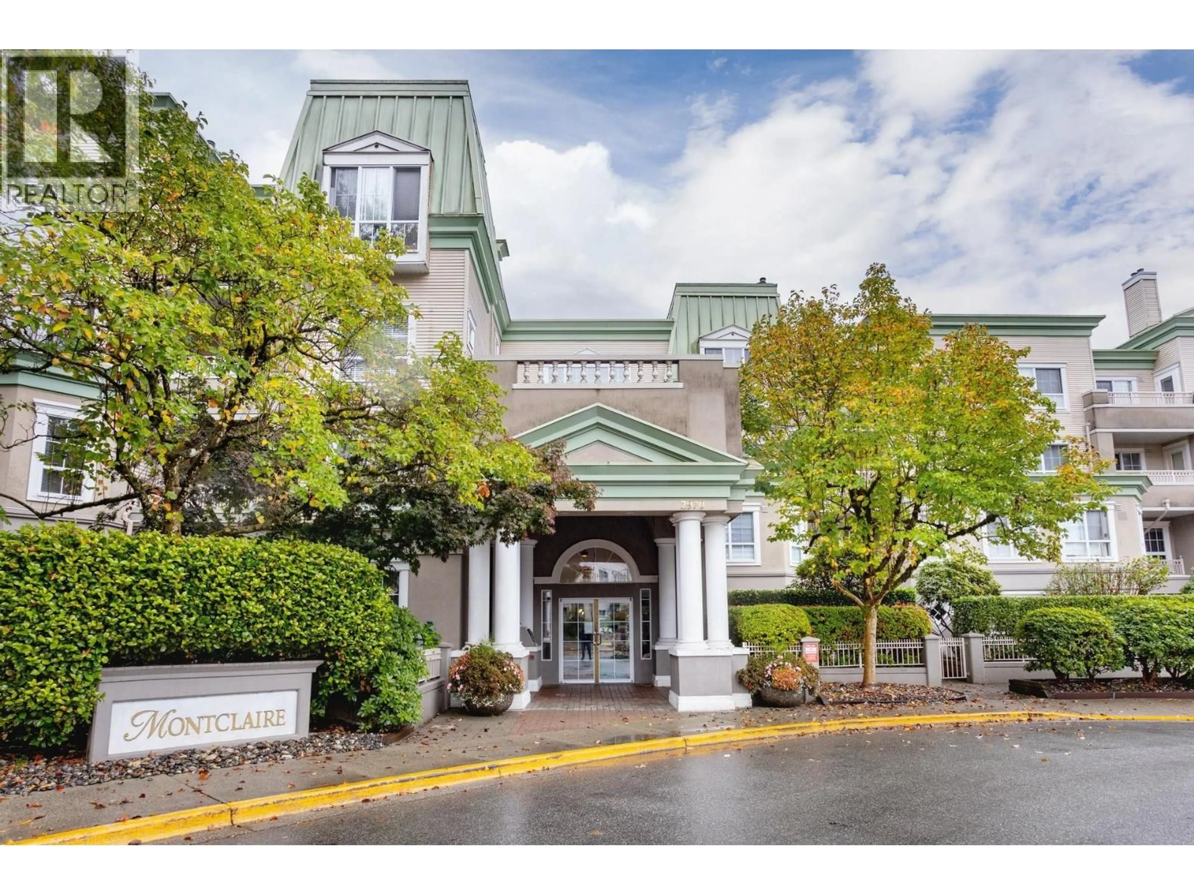 Indoor foyer for 419 - 2970 PRINCESS CRESCENT, Coquitlam British Columbia V3B7R5