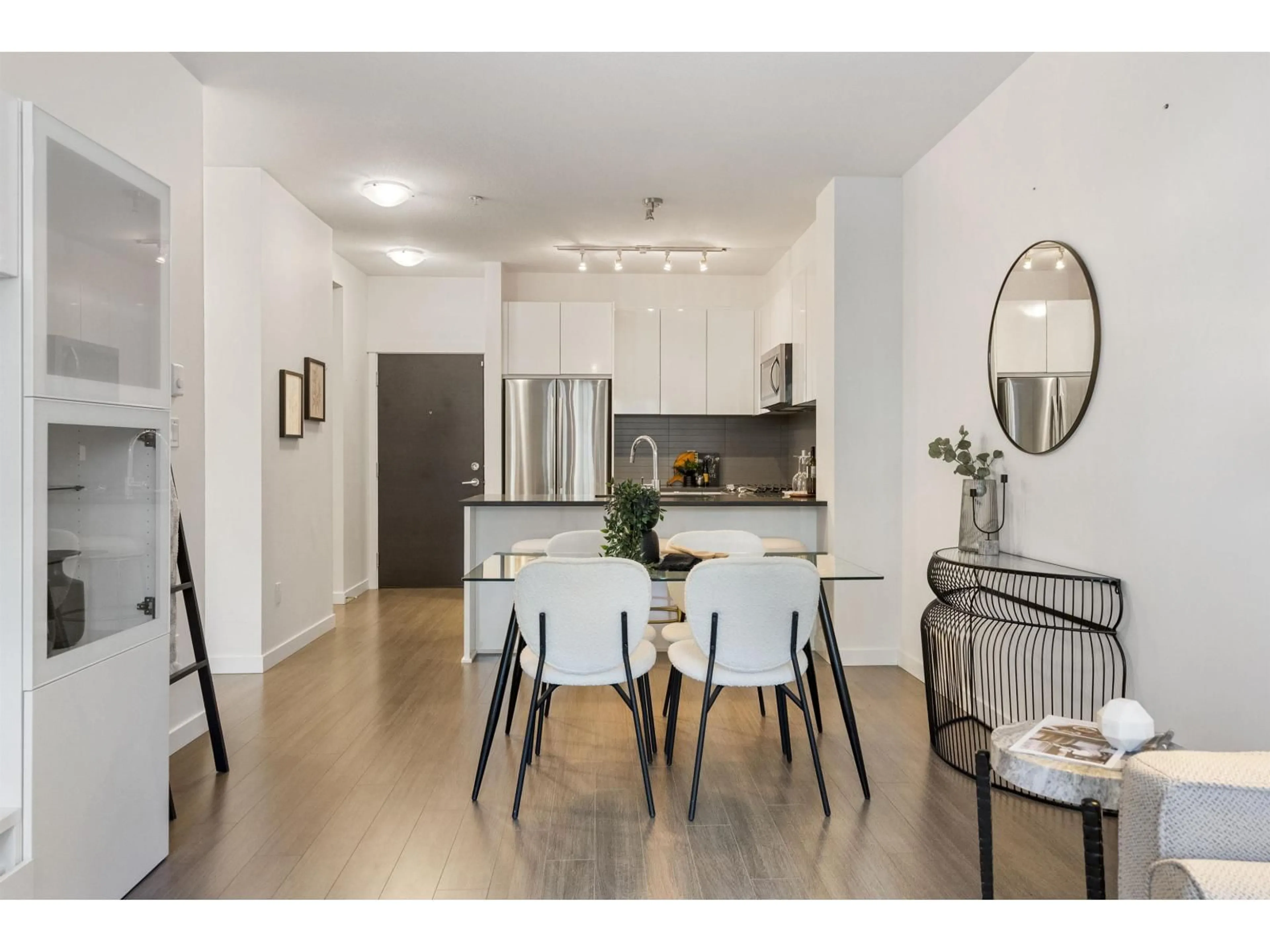 Open concept kitchen, wood/laminate floor for 109 - 15137 33RD AVENUE, Surrey British Columbia V3Z0Y1