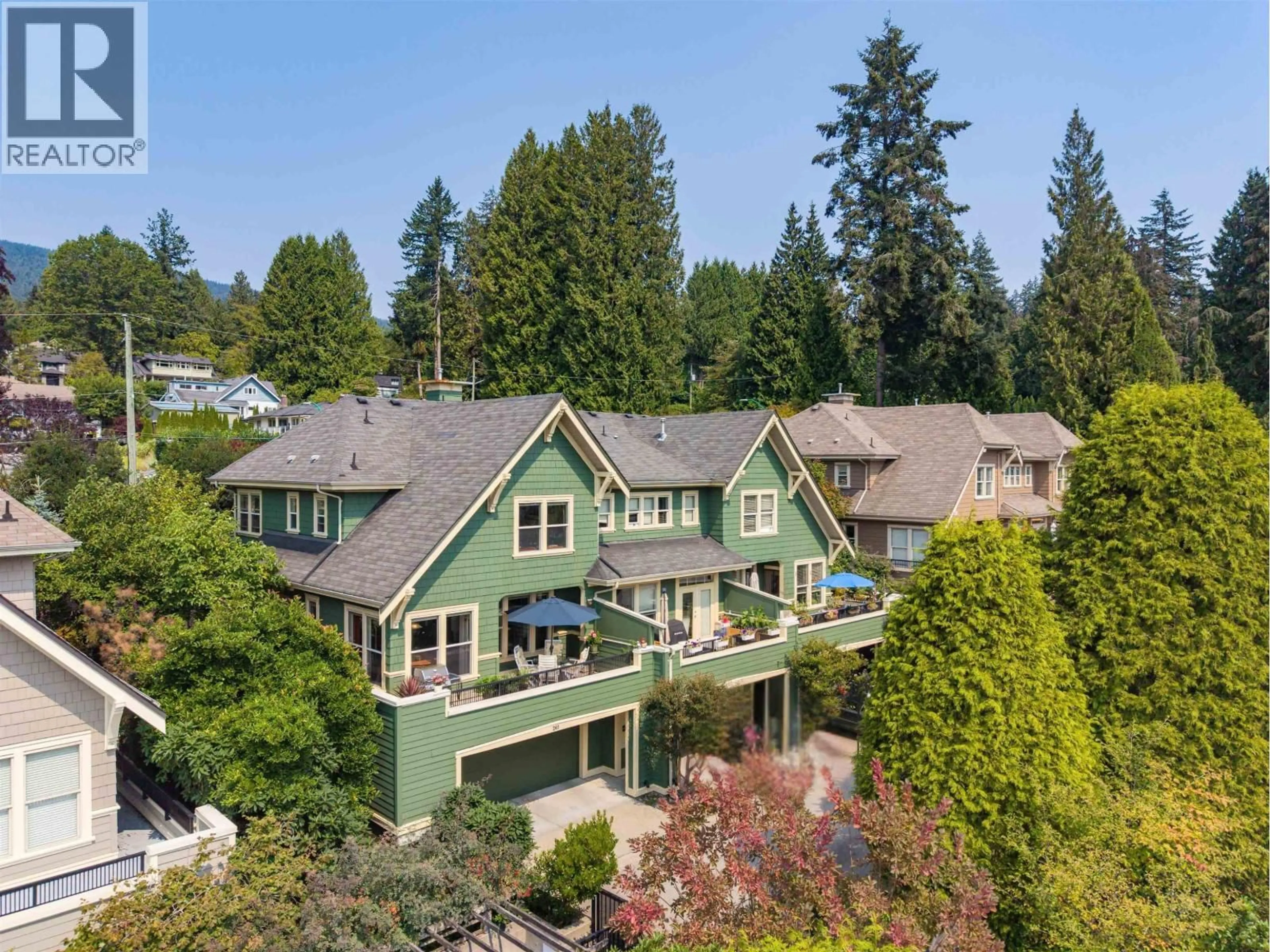A pic from outside/outdoor area/front of a property/back of a property/a pic from drone, unknown for 261 QUEENS ROAD, North Vancouver British Columbia V7N4N7