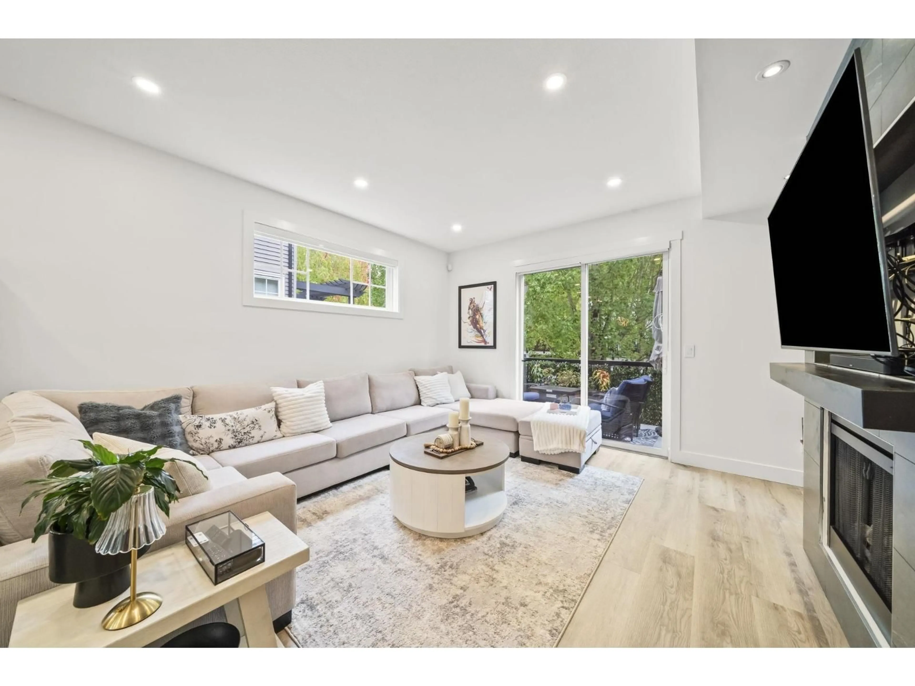 Living room with furniture, unknown for 37 - 7238 189 STREET, Surrey British Columbia V4N5Y8