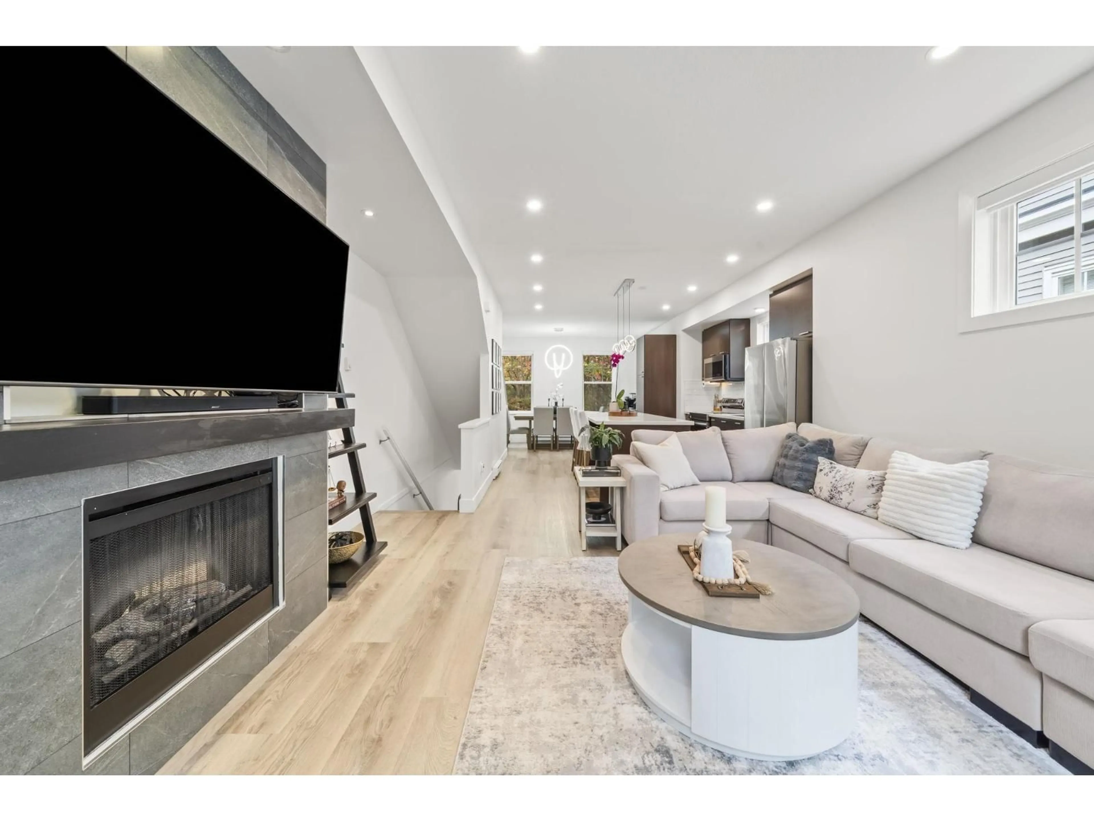 Living room with furniture, unknown for 37 - 7238 189 STREET, Surrey British Columbia V4N5Y8