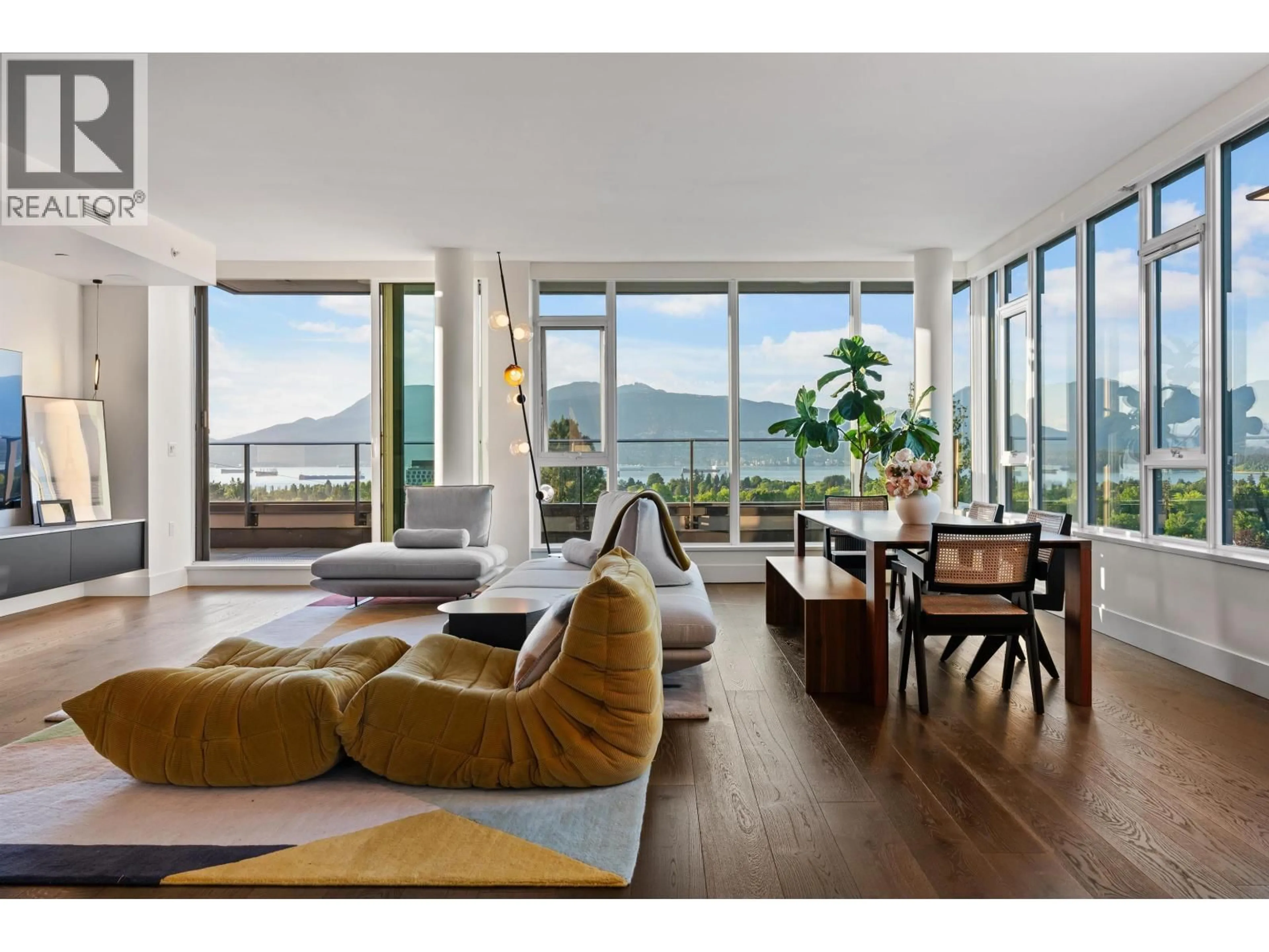 Living room with furniture, wood/laminate floor for 403 - 3639 16TH AVENUE, Vancouver British Columbia V6R3C3