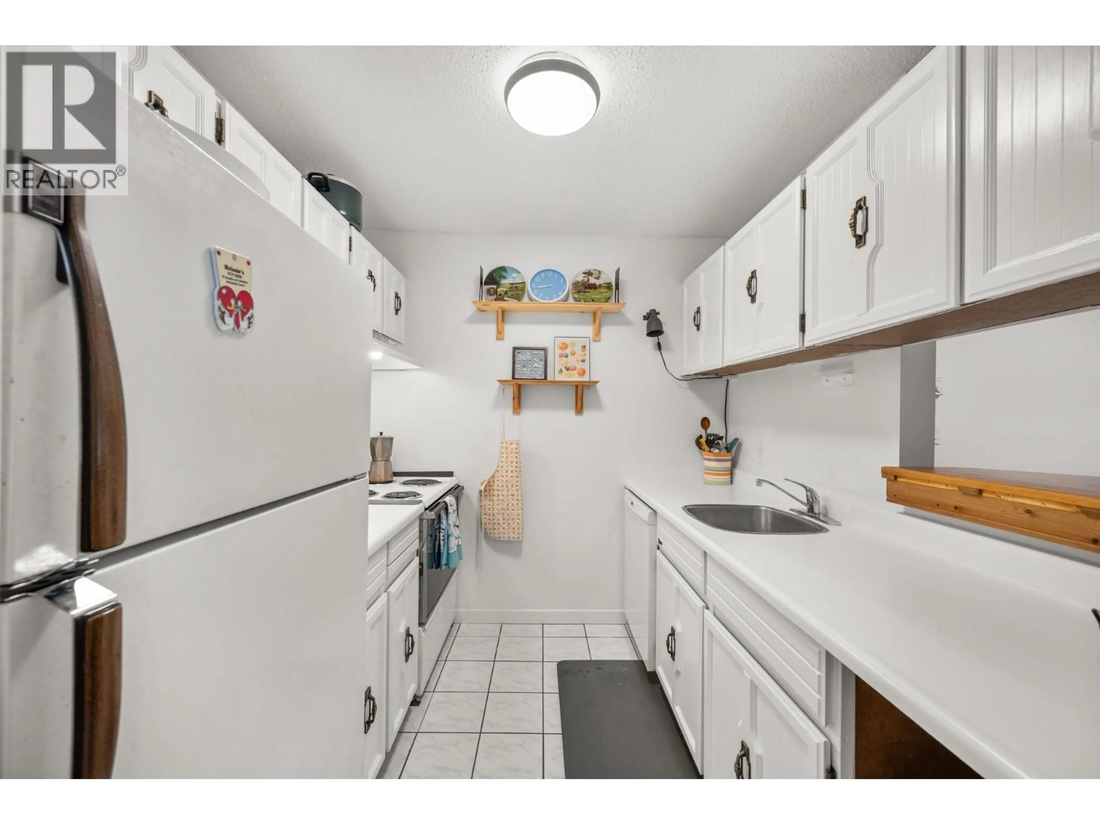 Standard kitchen, ceramic/tile floor for 253 - 5421 10TH AVENUE, Delta British Columbia V4M3T9