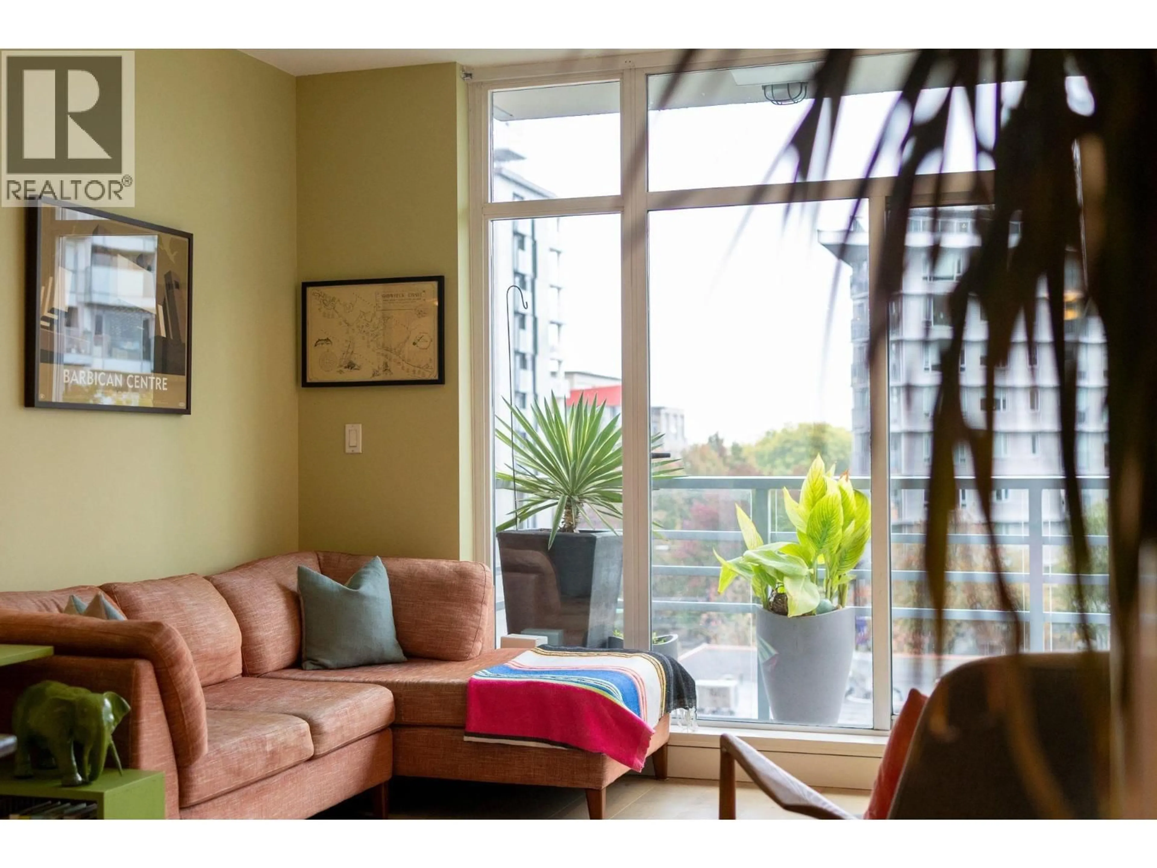 Living room with furniture, wood/laminate floor for 510 - 298 11TH AVENUE, Vancouver British Columbia V5T0A2