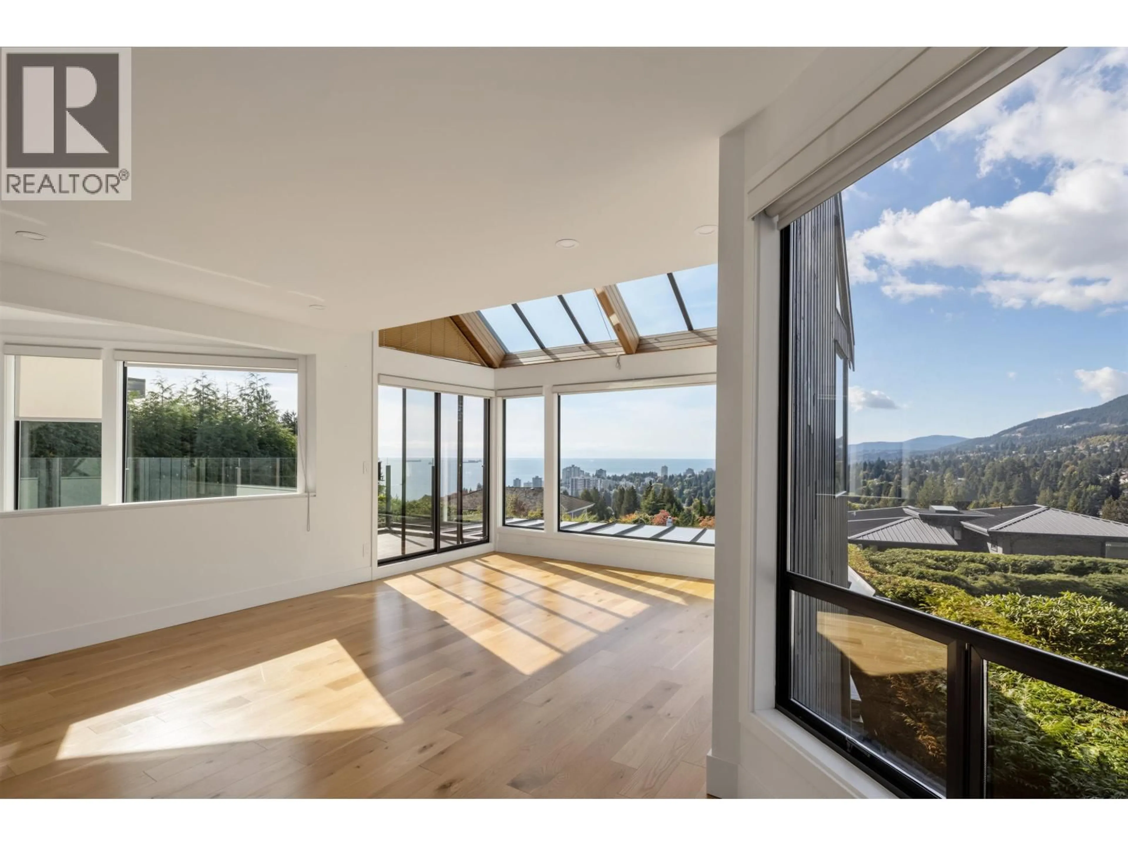 Unknown for 975 AUBENEAU CRESCENT, West Vancouver British Columbia V7T1T4