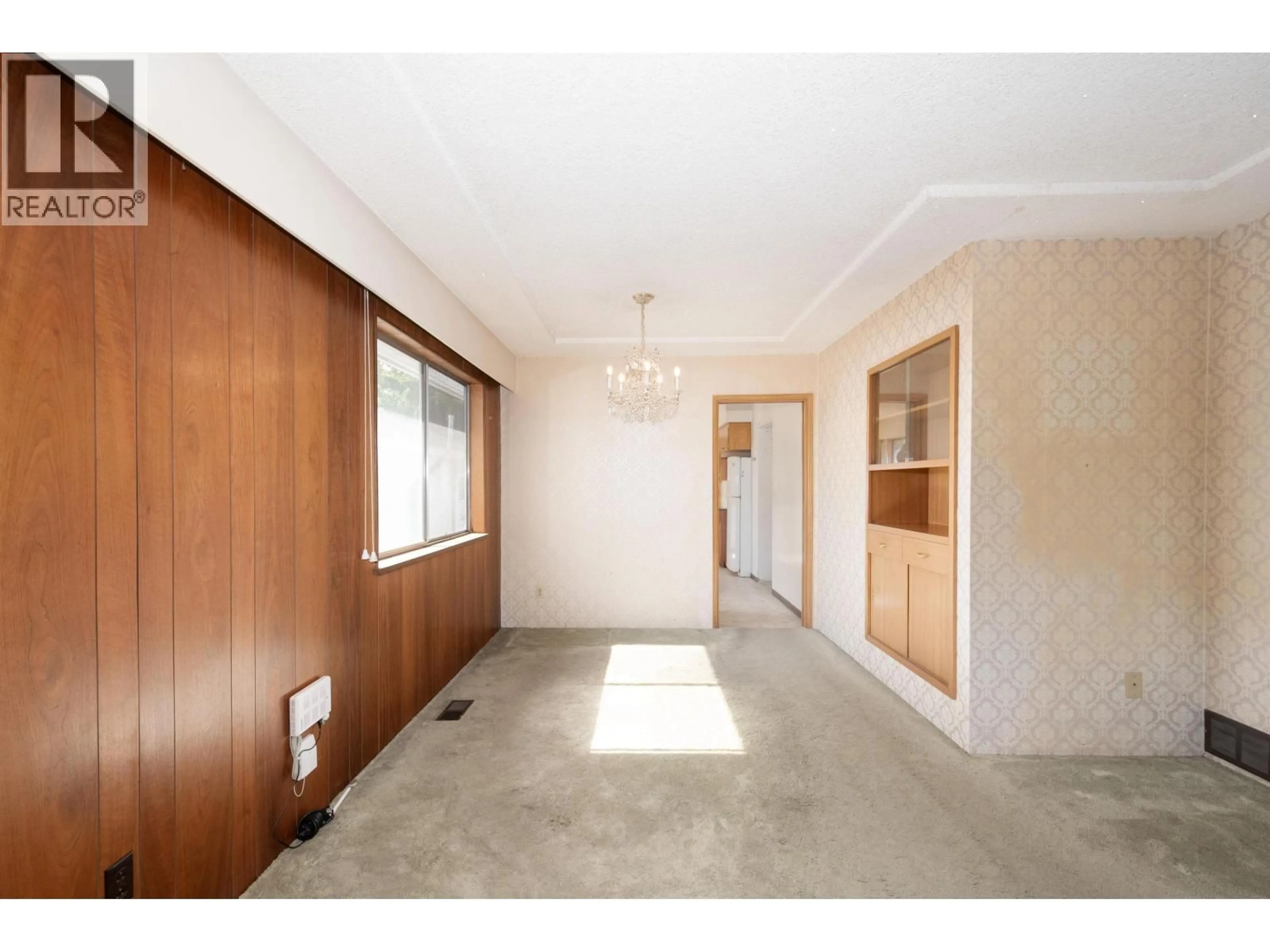 Indoor foyer for 5363 DUMFRIES STREET, Vancouver British Columbia V5P3A3