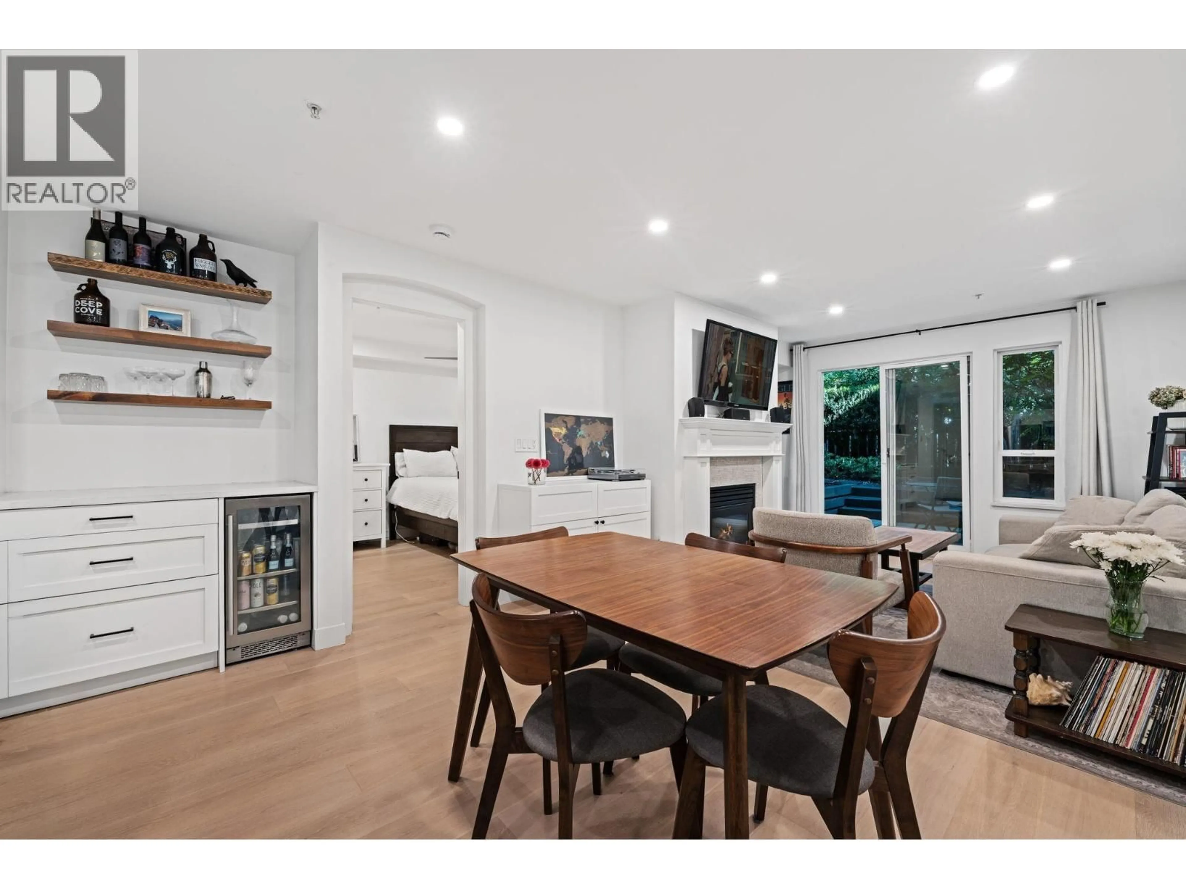 Open concept kitchen, wood/laminate floor for 118 - 365 1ST STREET, North Vancouver British Columbia V7L4W5