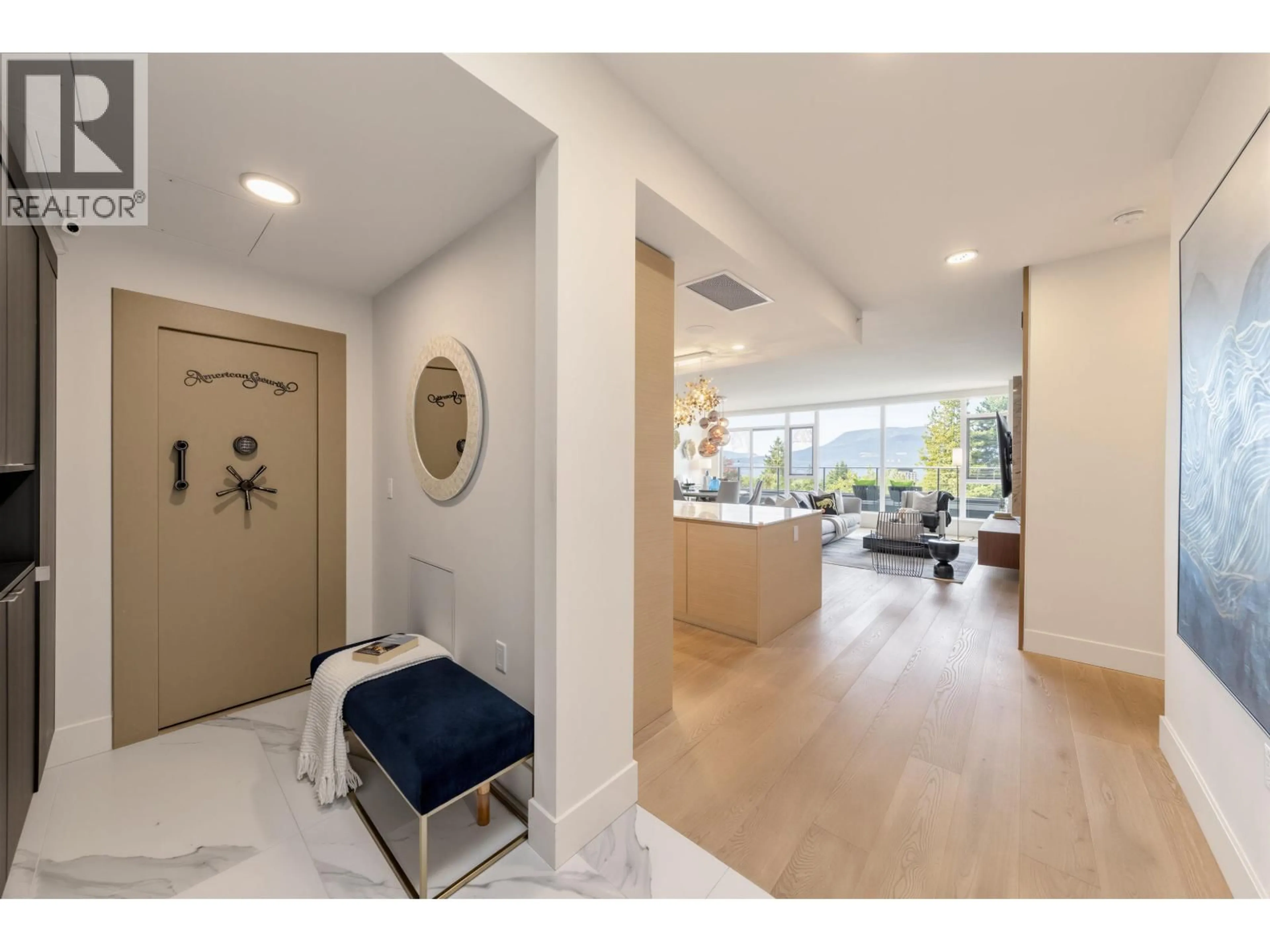 Indoor entryway for 401 - 3639 16TH AVENUE, Vancouver British Columbia V6R3C3