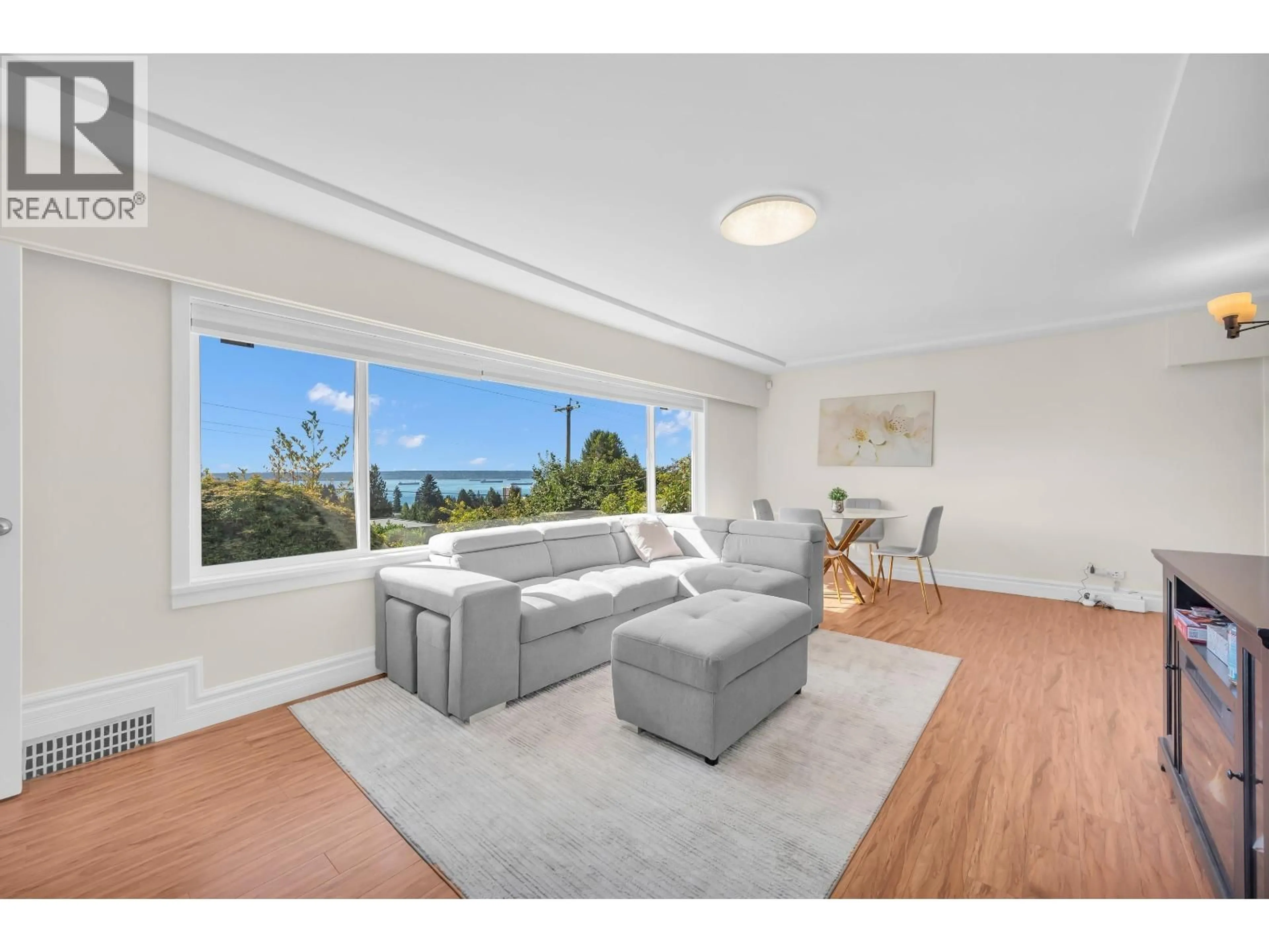 Living room with furniture, unknown for 1165 MATHERS AVENUE, West Vancouver British Columbia V7T2G4