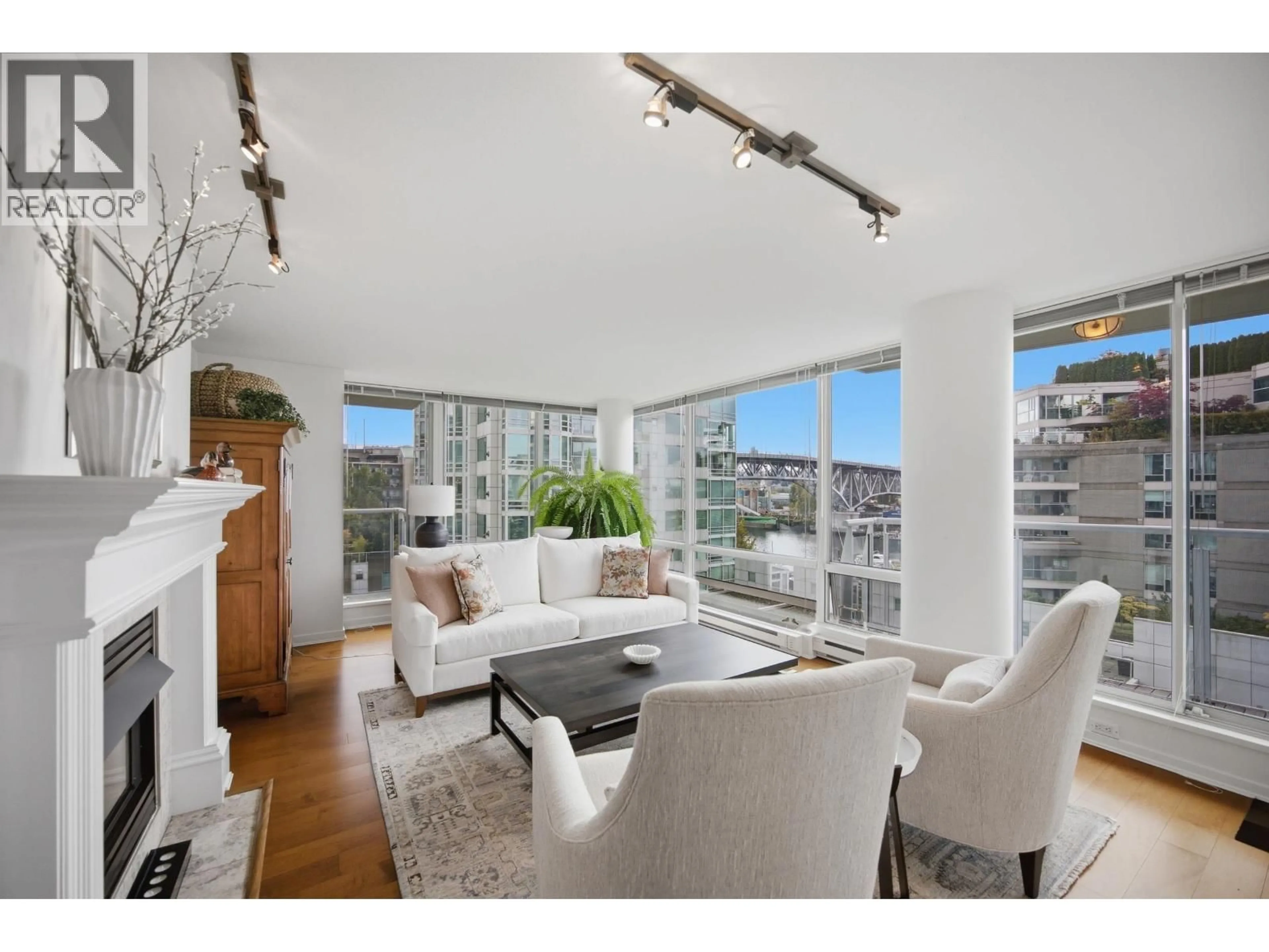 Living room with furniture, unknown for 706 - 1500 HORNBY STREET, Vancouver British Columbia V6Z2R1