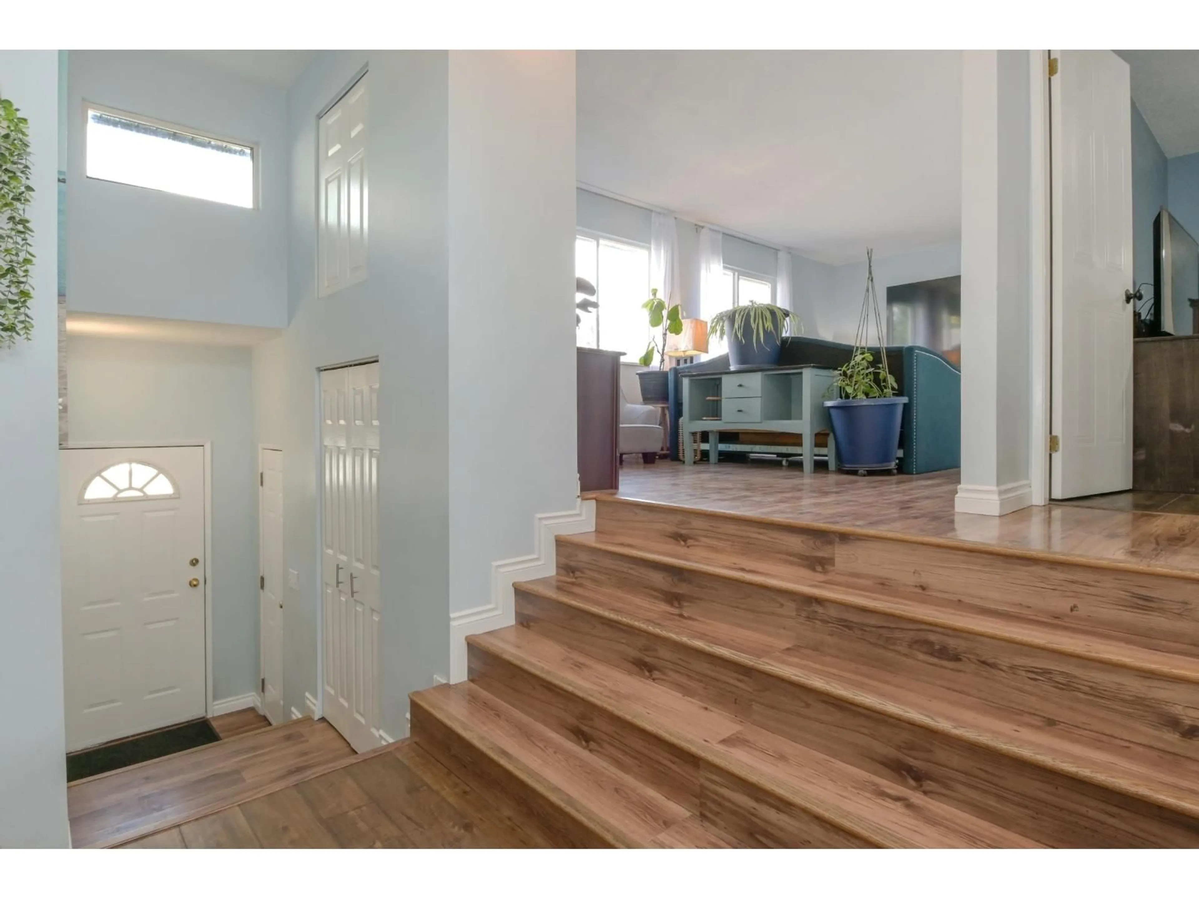 Indoor entryway for 31568 OAKRIDGE CRESCENT, Abbotsford British Columbia V2T6A6