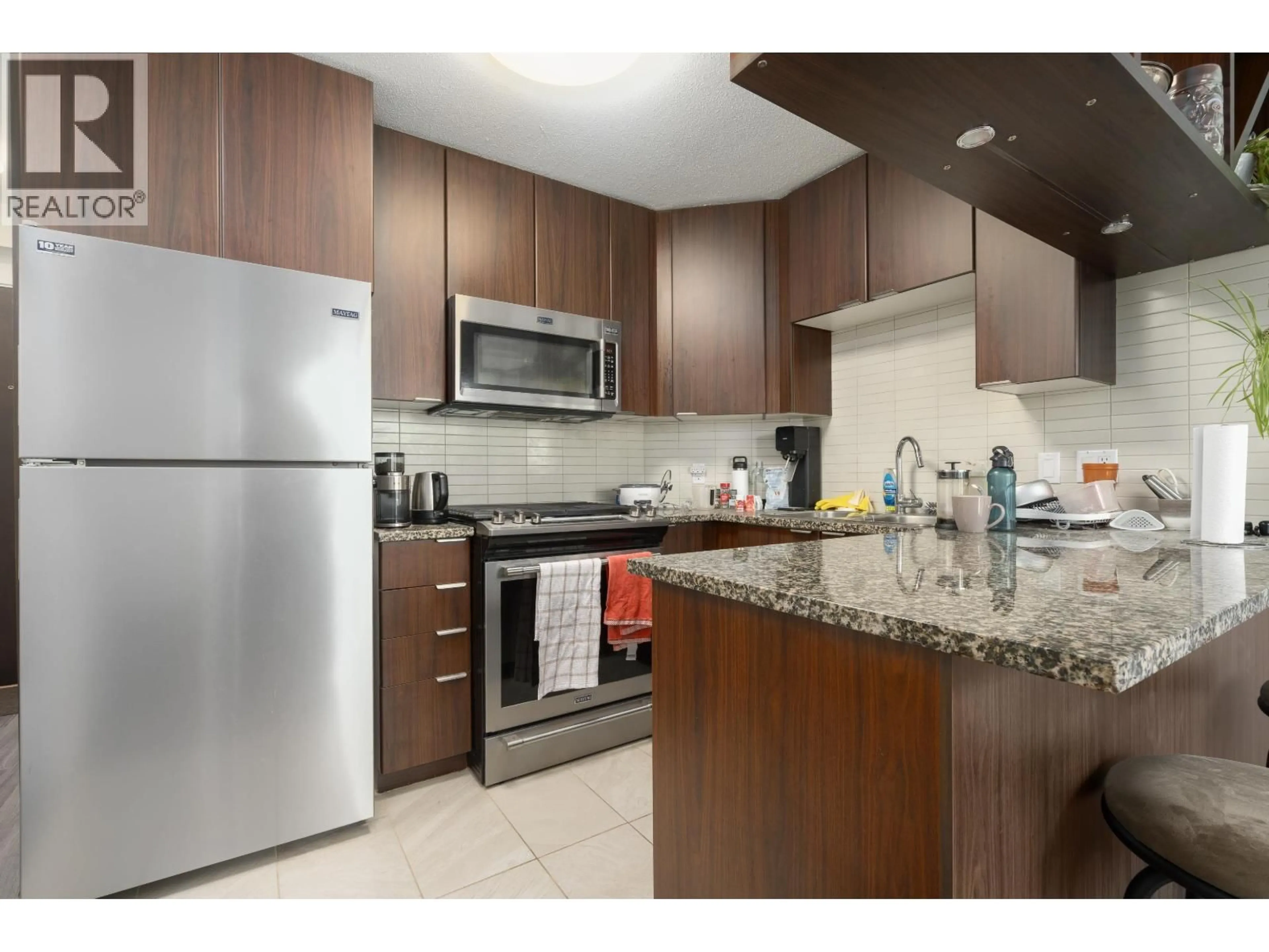 Standard kitchen, ceramic/tile floor for 802 - 1010 RICHARDS STREET, Vancouver British Columbia V6B1G2