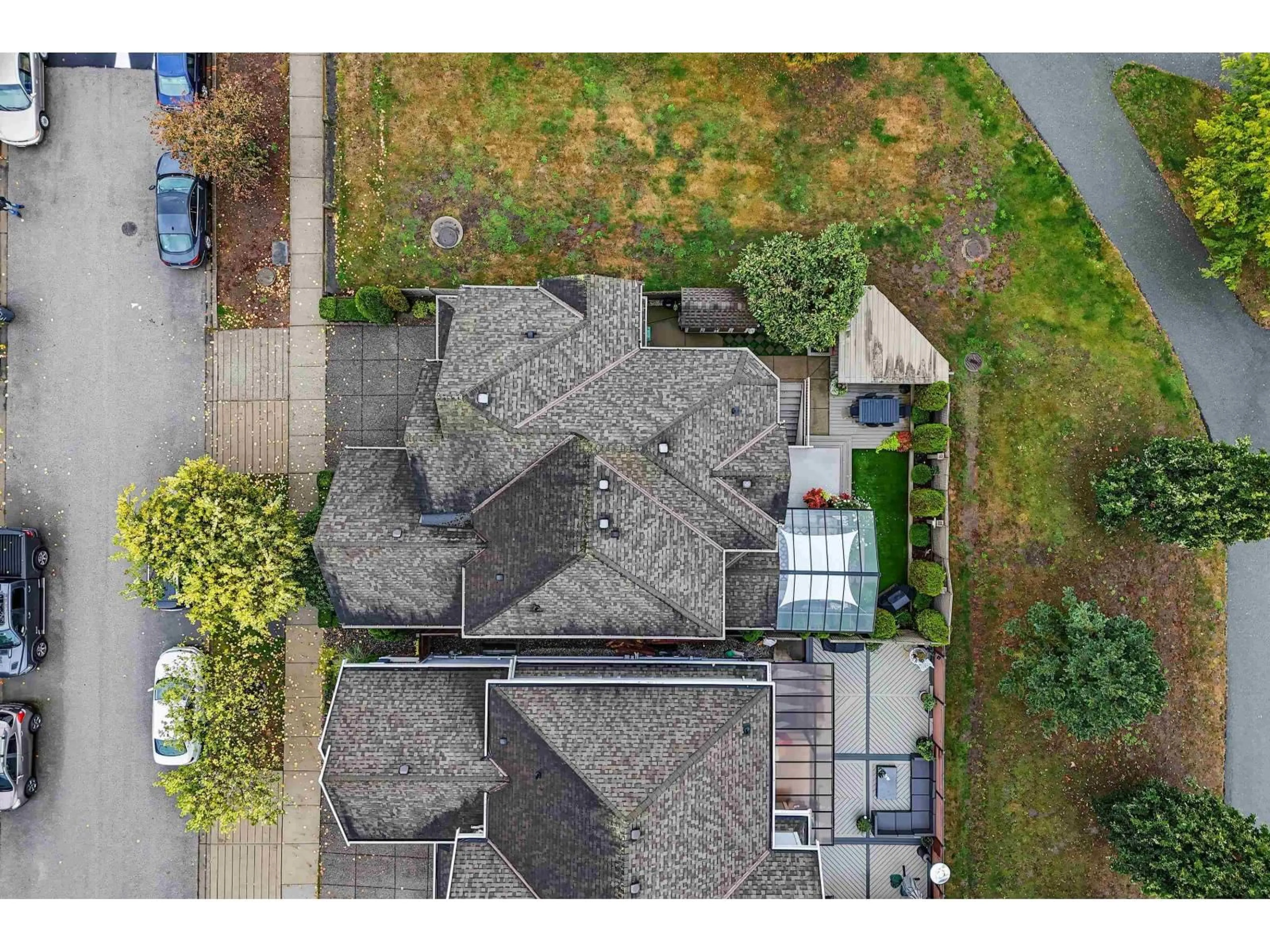 A pic from outside/outdoor area/front of a property/back of a property/a pic from drone, street for 17384 3 AVENUE, Surrey British Columbia V3Z2N7