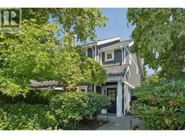 2071 ESQUIMALT AVENUE, West Vancouver 2