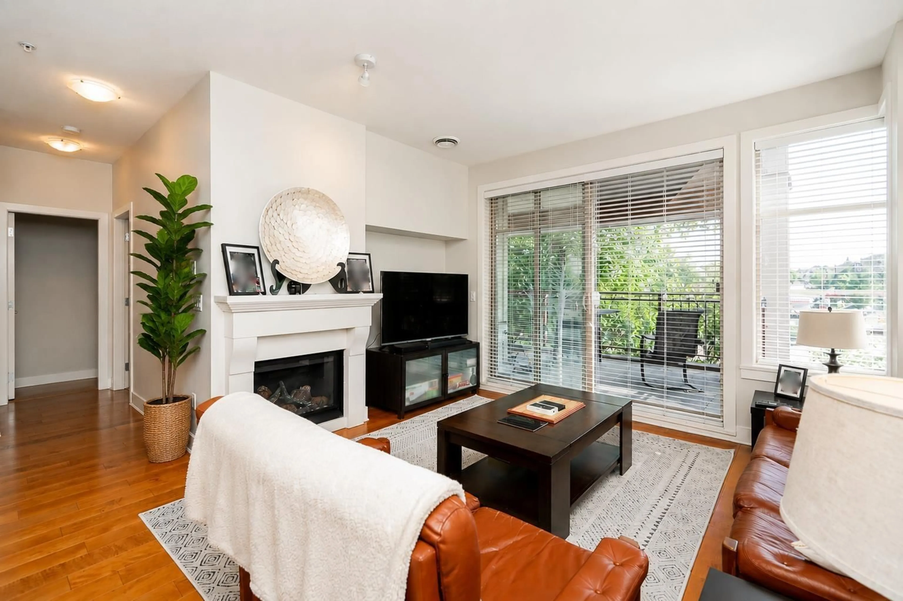 Living room with furniture, unknown for 204 - 16469 64 AVENUE, Surrey British Columbia V3S6V7