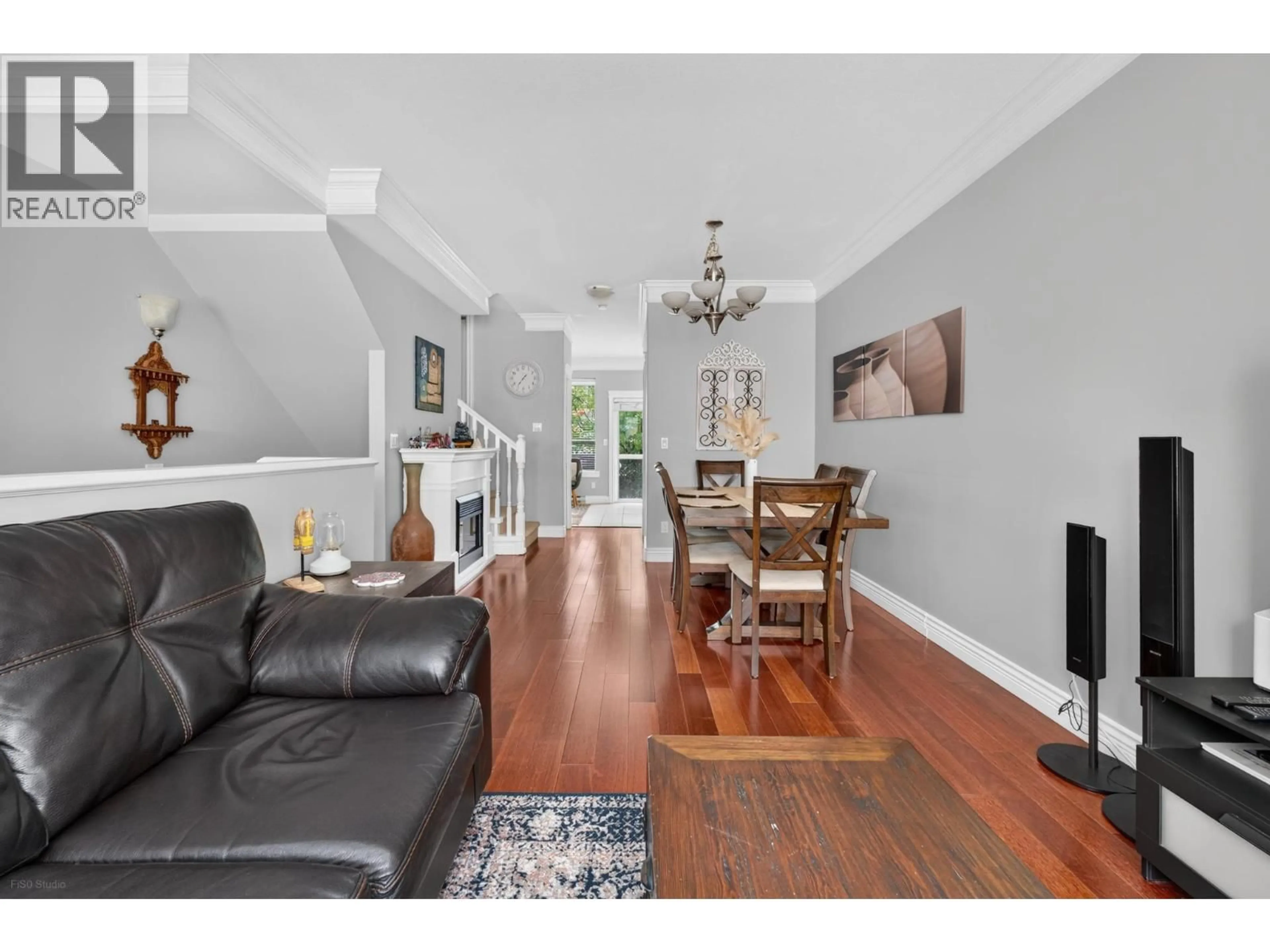 Living room with furniture, wood/laminate floor for 11 - 9051 BLUNDELL ROAD, Richmond British Columbia V6Y1K4