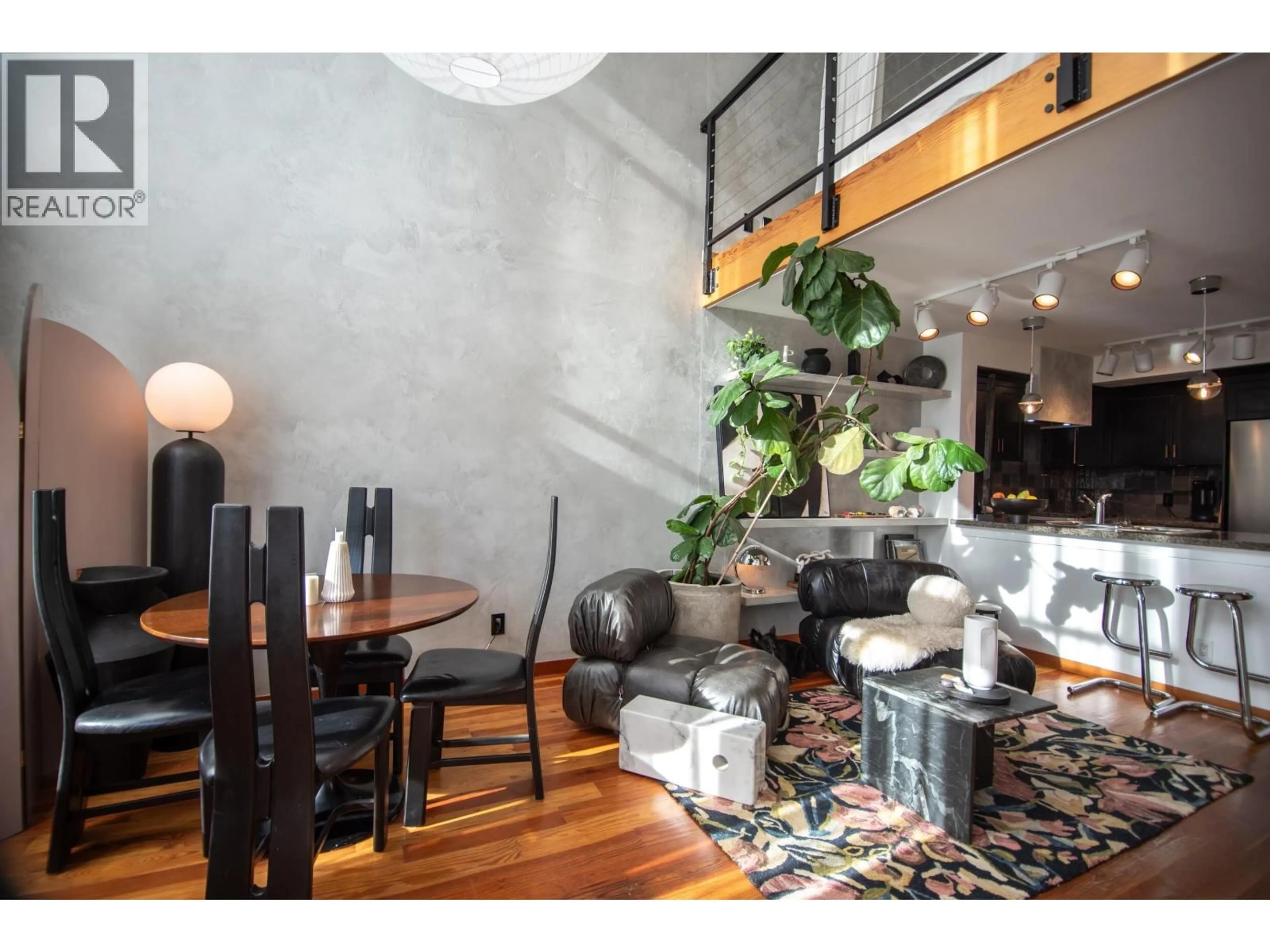 Unknown for 211 - 10 RENAISSANCE SQUARE, New Westminster British Columbia V3M7B1