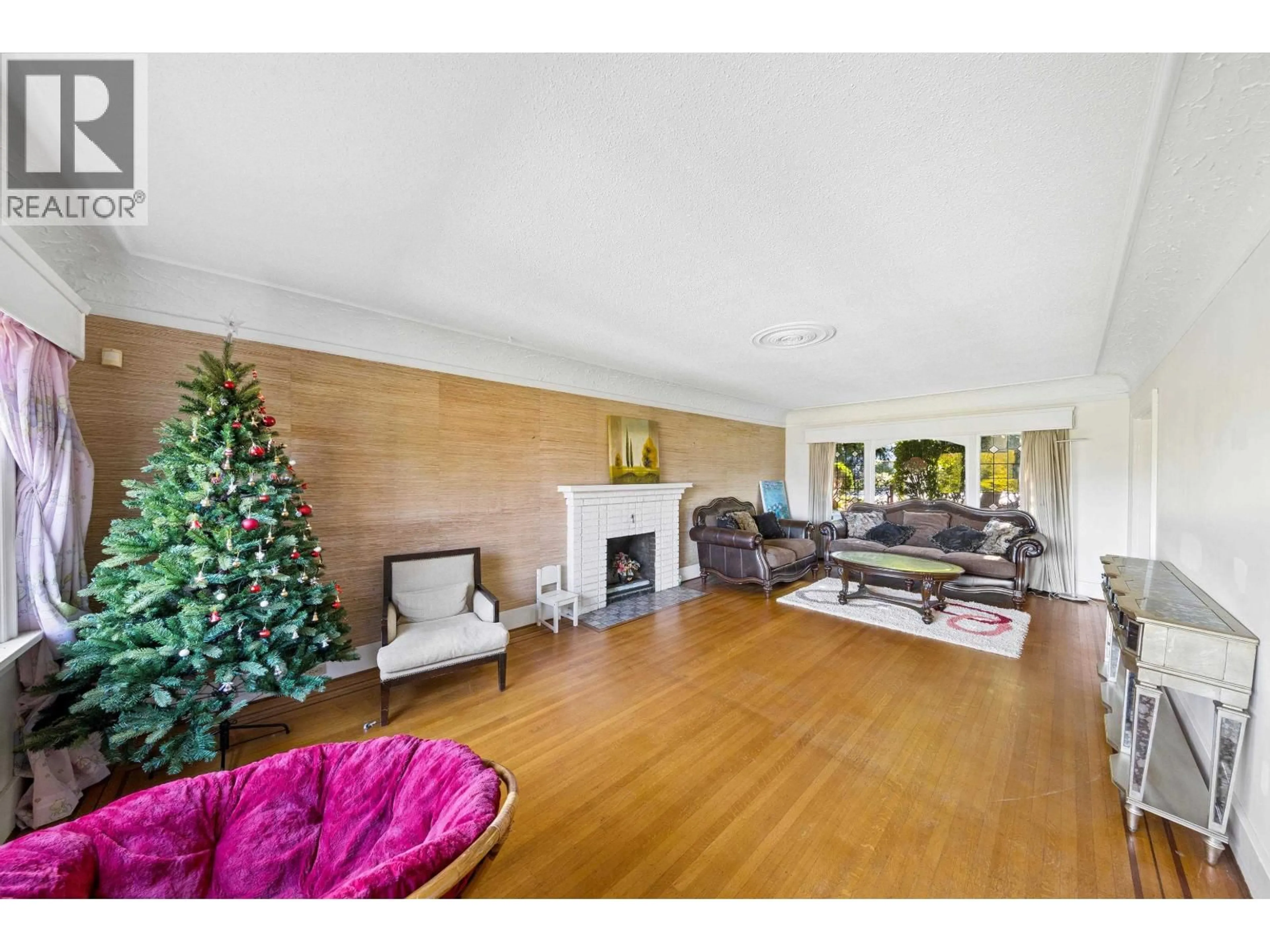 Unknown for 3993 10TH AVENUE, Vancouver British Columbia V6R2G9