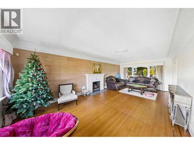 3993 10TH AVENUE, Vancouver 5