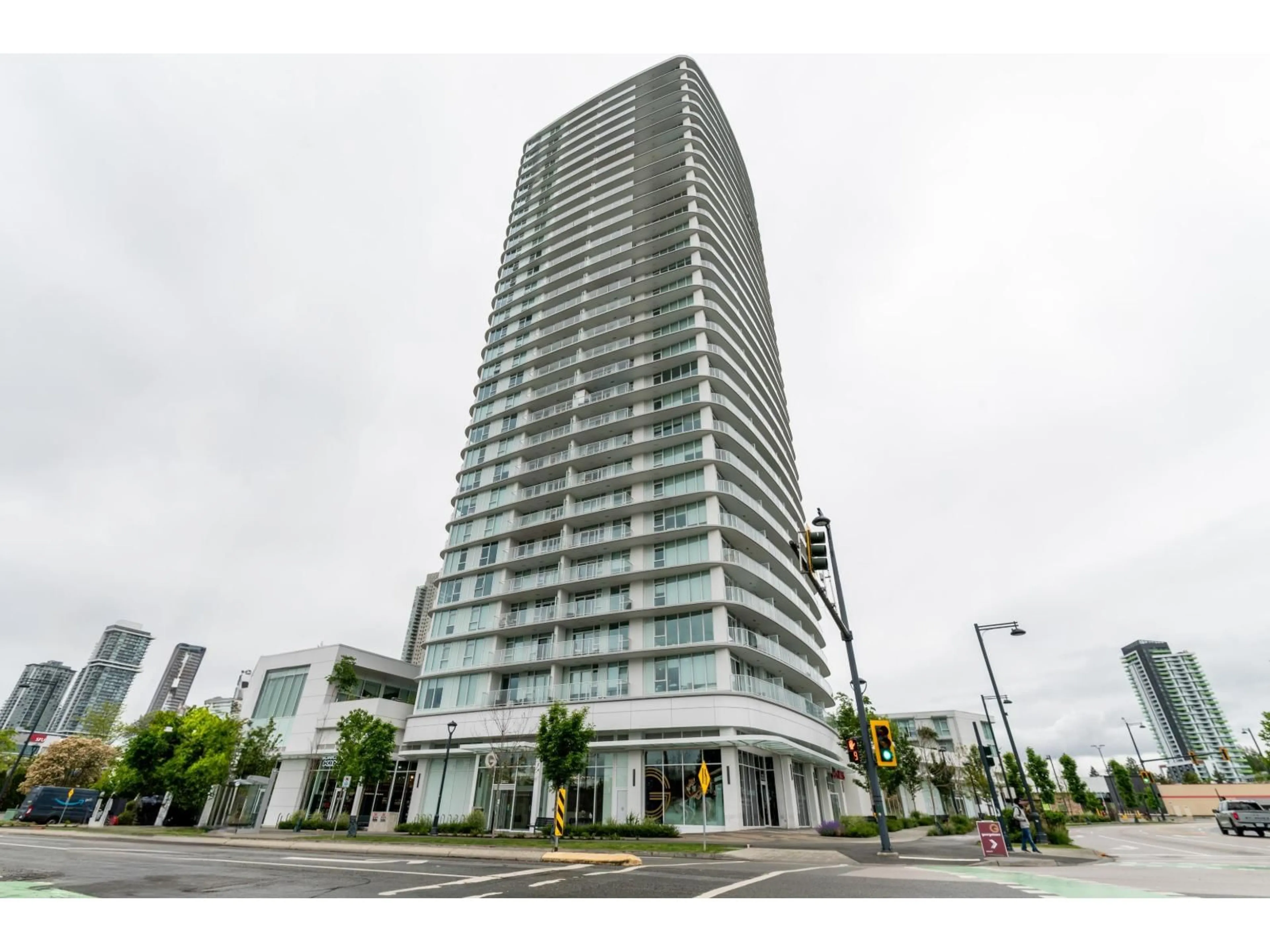 Indoor foyer for 1102 - 13685 102 AVENUE, Surrey British Columbia V3T1N7