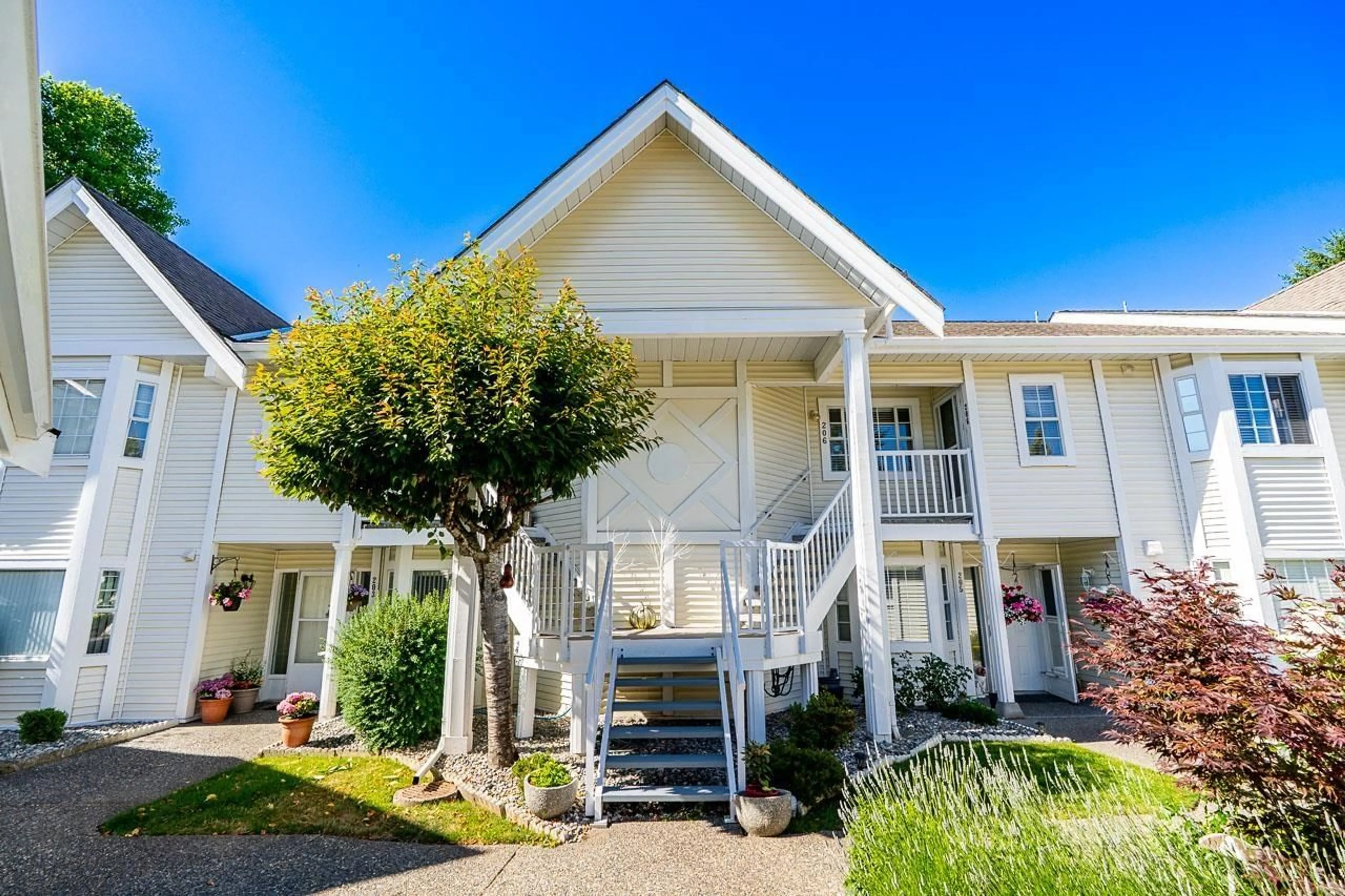 Home with vinyl exterior material, unknown for 206 - 9109 154 STREET, Surrey British Columbia V3R9G8