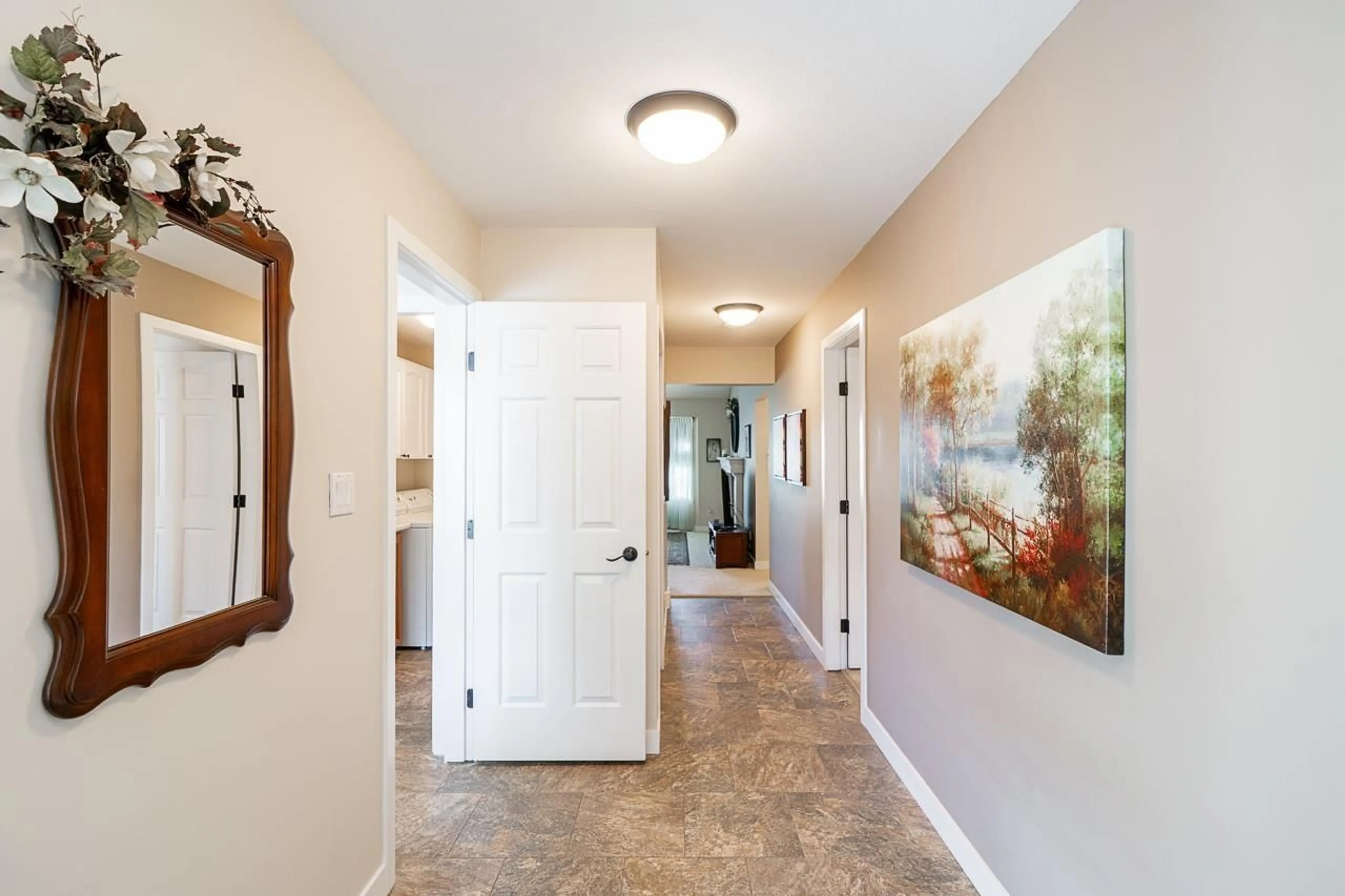 Indoor entryway for 206 - 9109 154 STREET, Surrey British Columbia V3R9G8