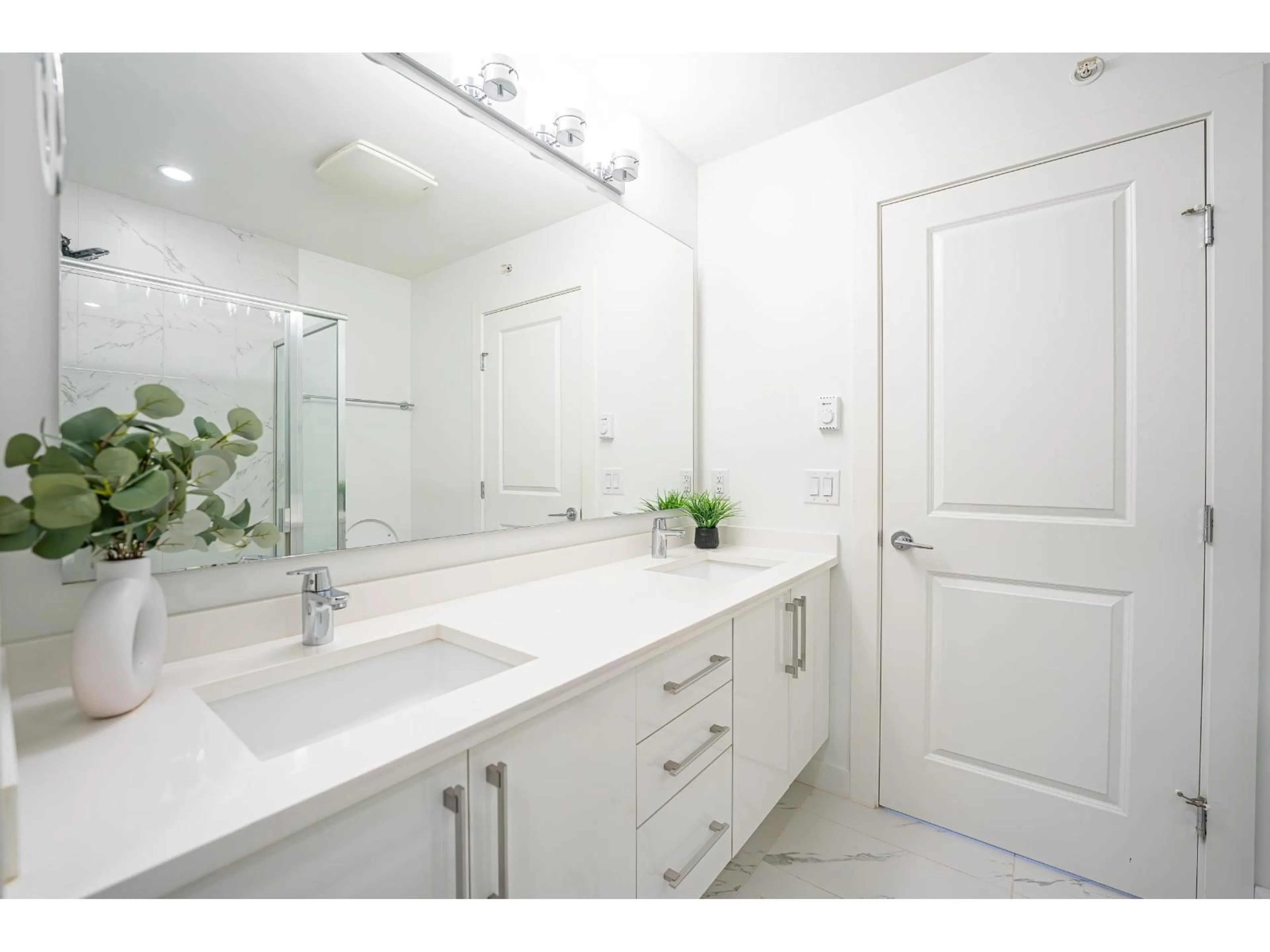 Contemporary bathroom, ceramic/tile floor for 36 - 20857 77A AVENUE, Langley British Columbia V2Y0W7