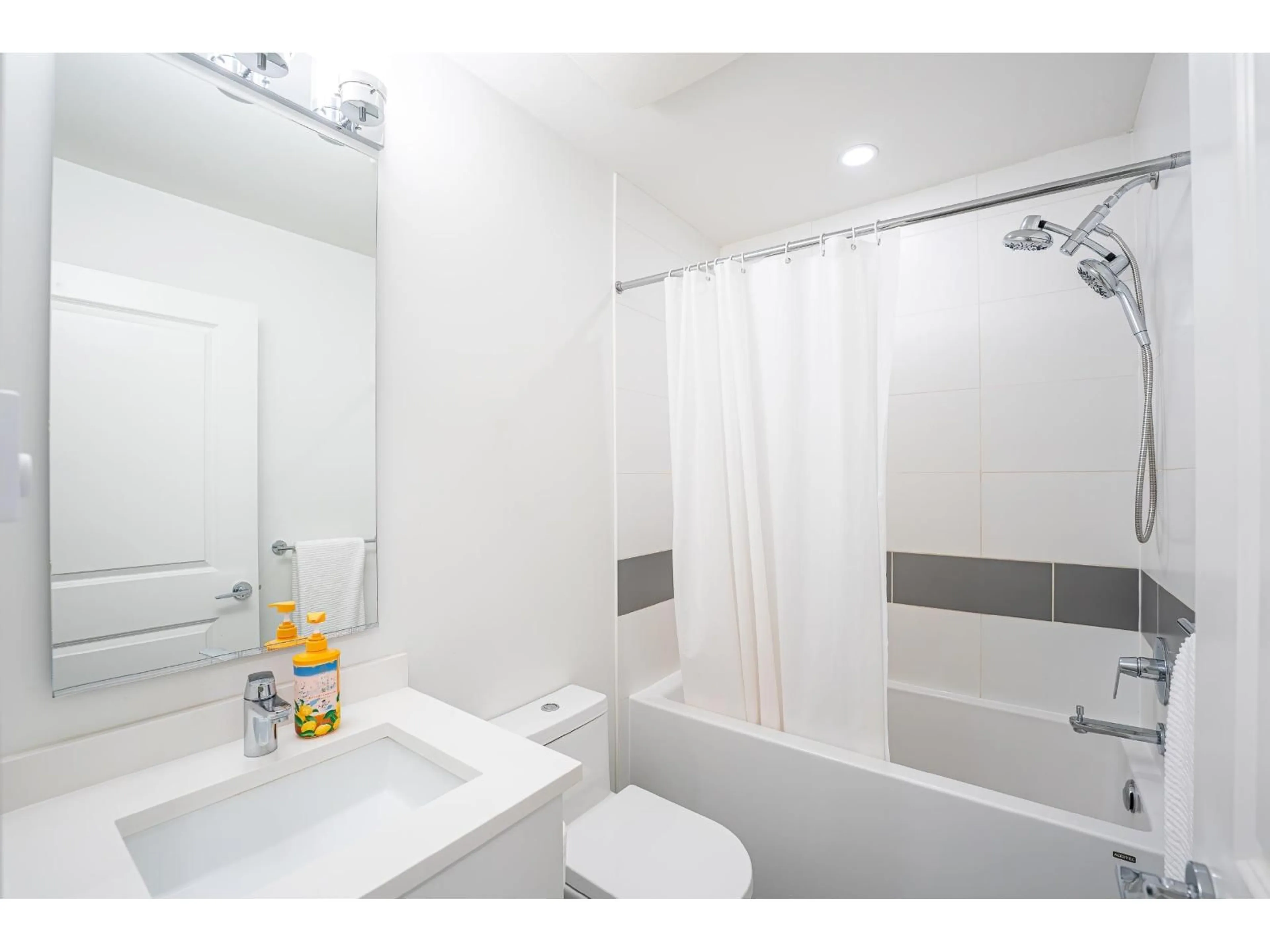Standard bathroom, ceramic/tile floor for 36 - 20857 77A AVENUE, Langley British Columbia V2Y0W7