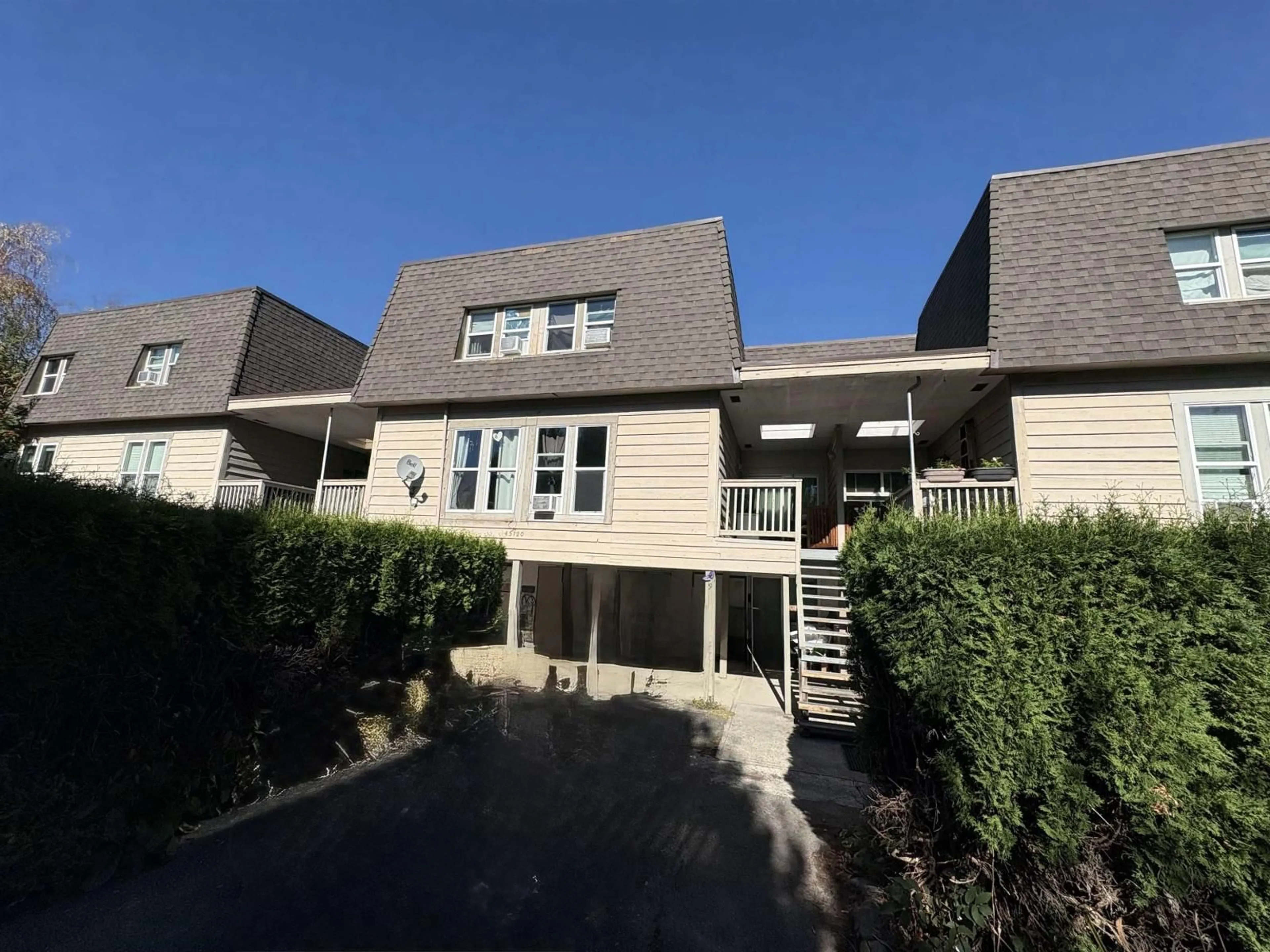 A pic from outside/outdoor area/front of a property/back of a property/a pic from drone, unknown for 9 - 45720 VICTORIA AVENUE, Chilliwack British Columbia V2P2T5