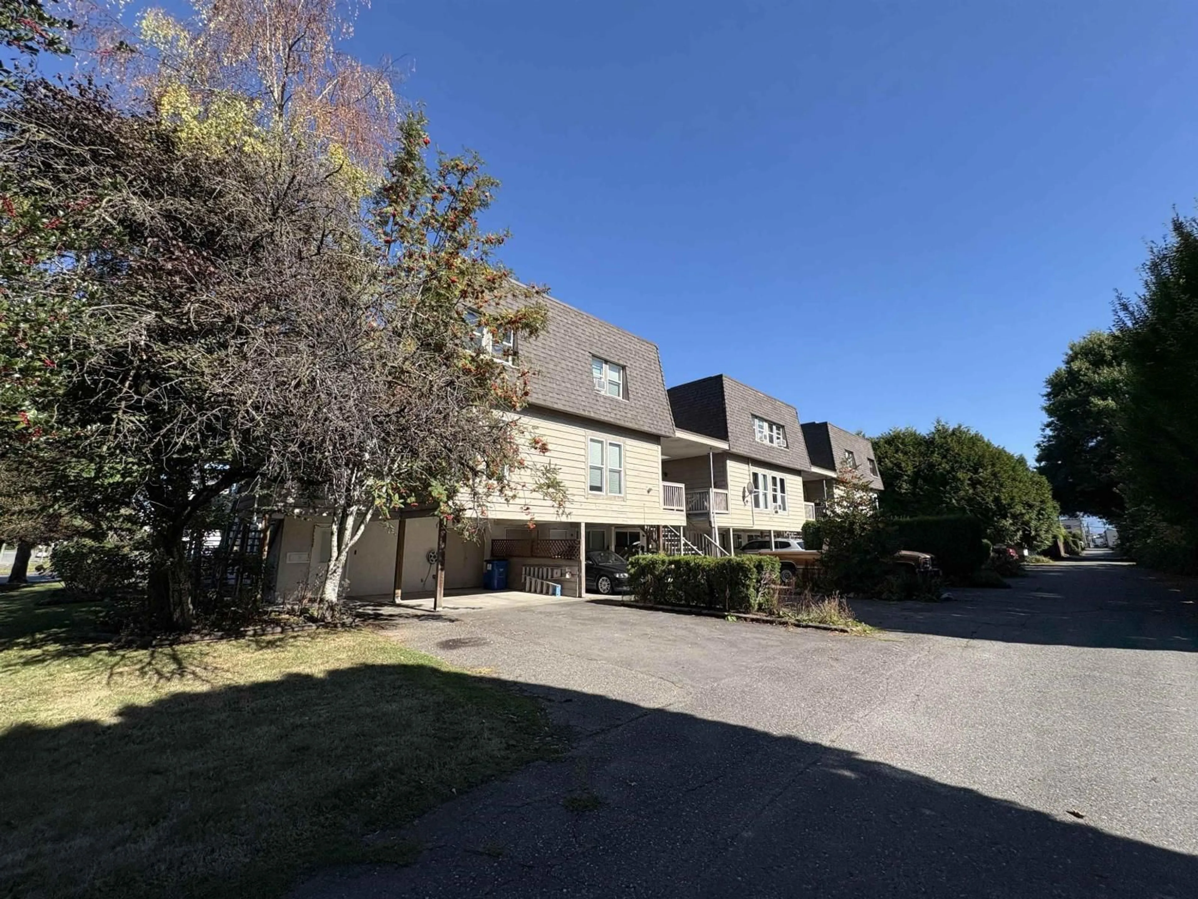 A pic from outside/outdoor area/front of a property/back of a property/a pic from drone, unknown for 9 - 45720 VICTORIA AVENUE, Chilliwack British Columbia V2P2T5