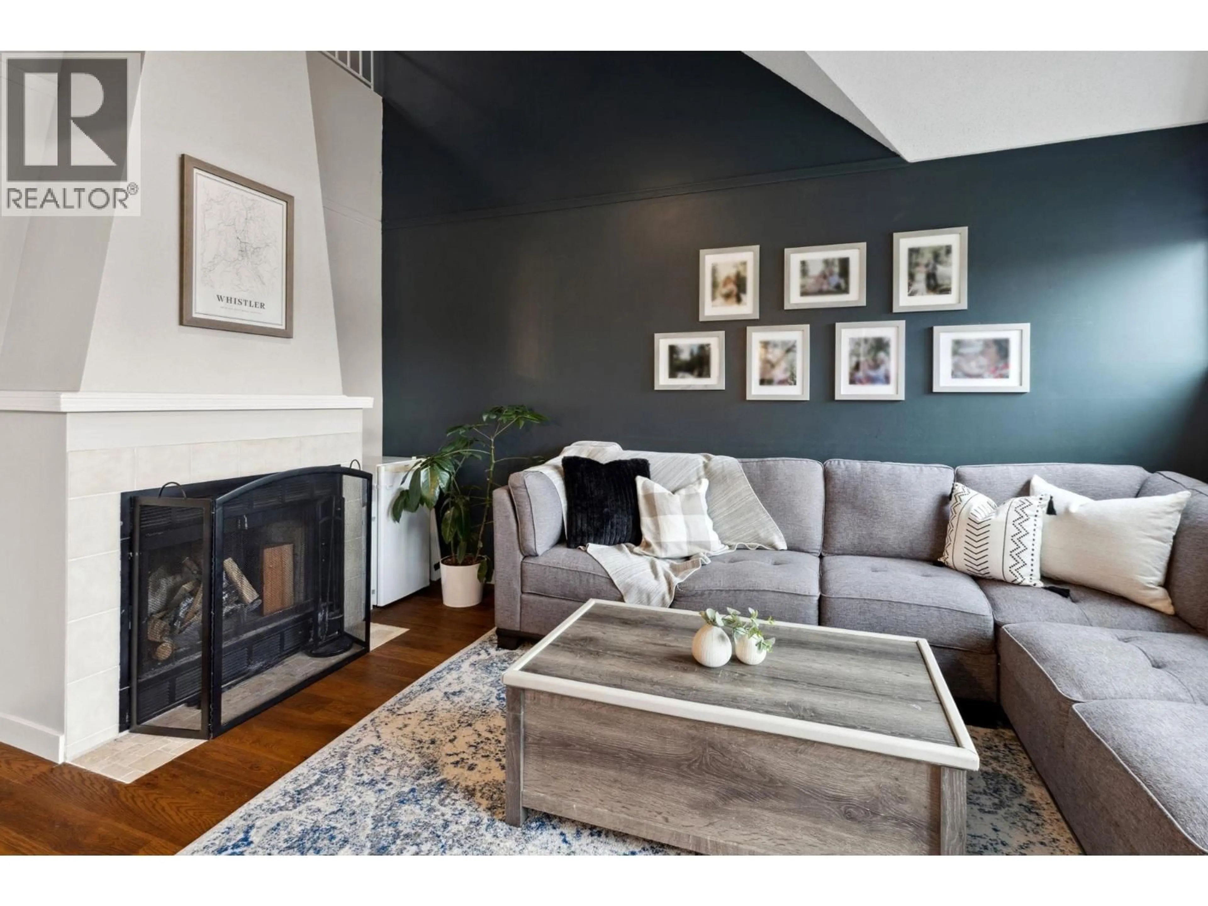 Living room with furniture, wood/laminate floor for 10 - 4925 ELLIOTT STREET, Delta British Columbia V4K4L2