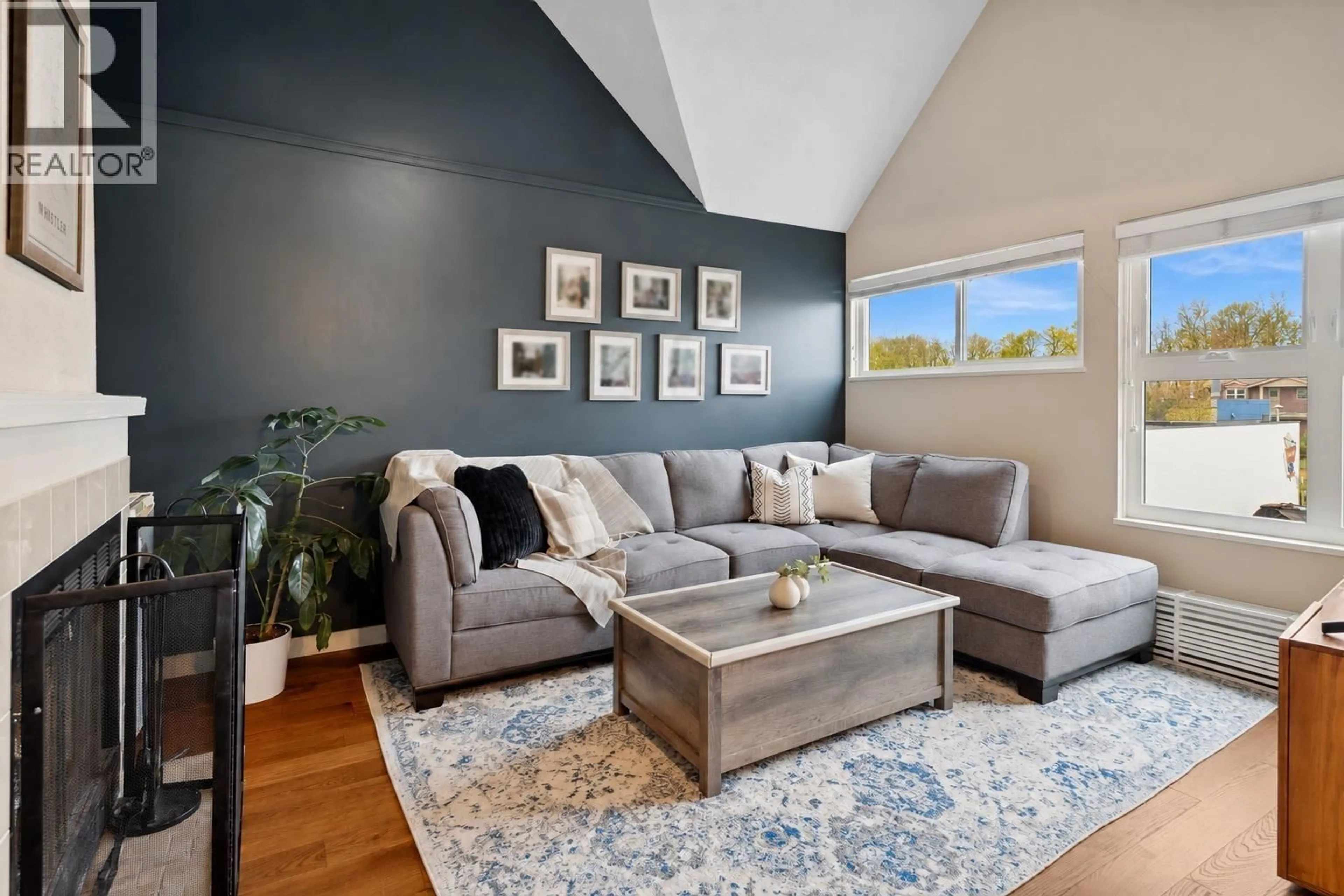 Living room with furniture, unknown for 10 - 4925 ELLIOTT STREET, Delta British Columbia V4K4L2