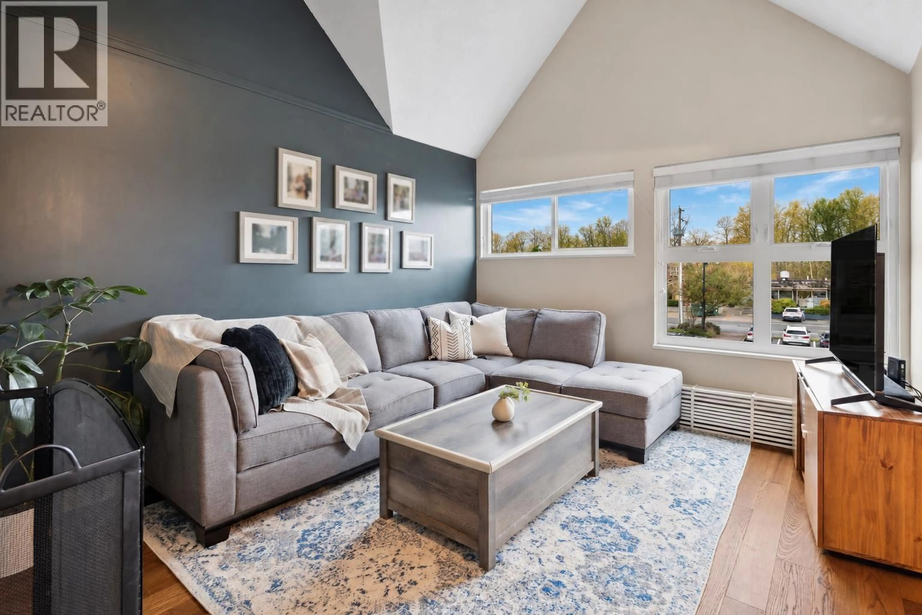 Living room with furniture, unknown for 10 - 4925 ELLIOTT STREET, Delta British Columbia V4K4L2