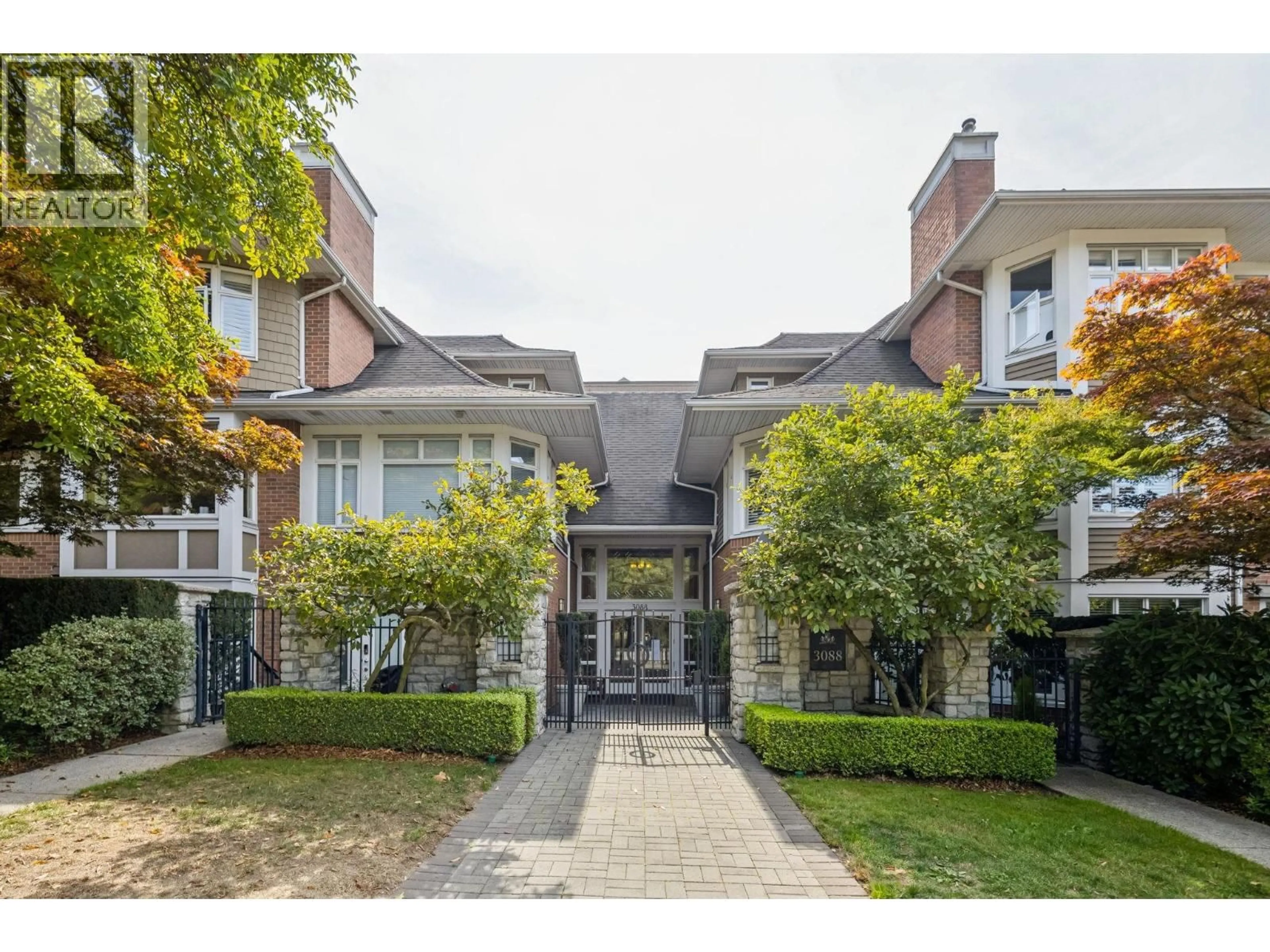 Indoor foyer for 106 - 3088 41ST AVENUE, Vancouver British Columbia V6N3C9