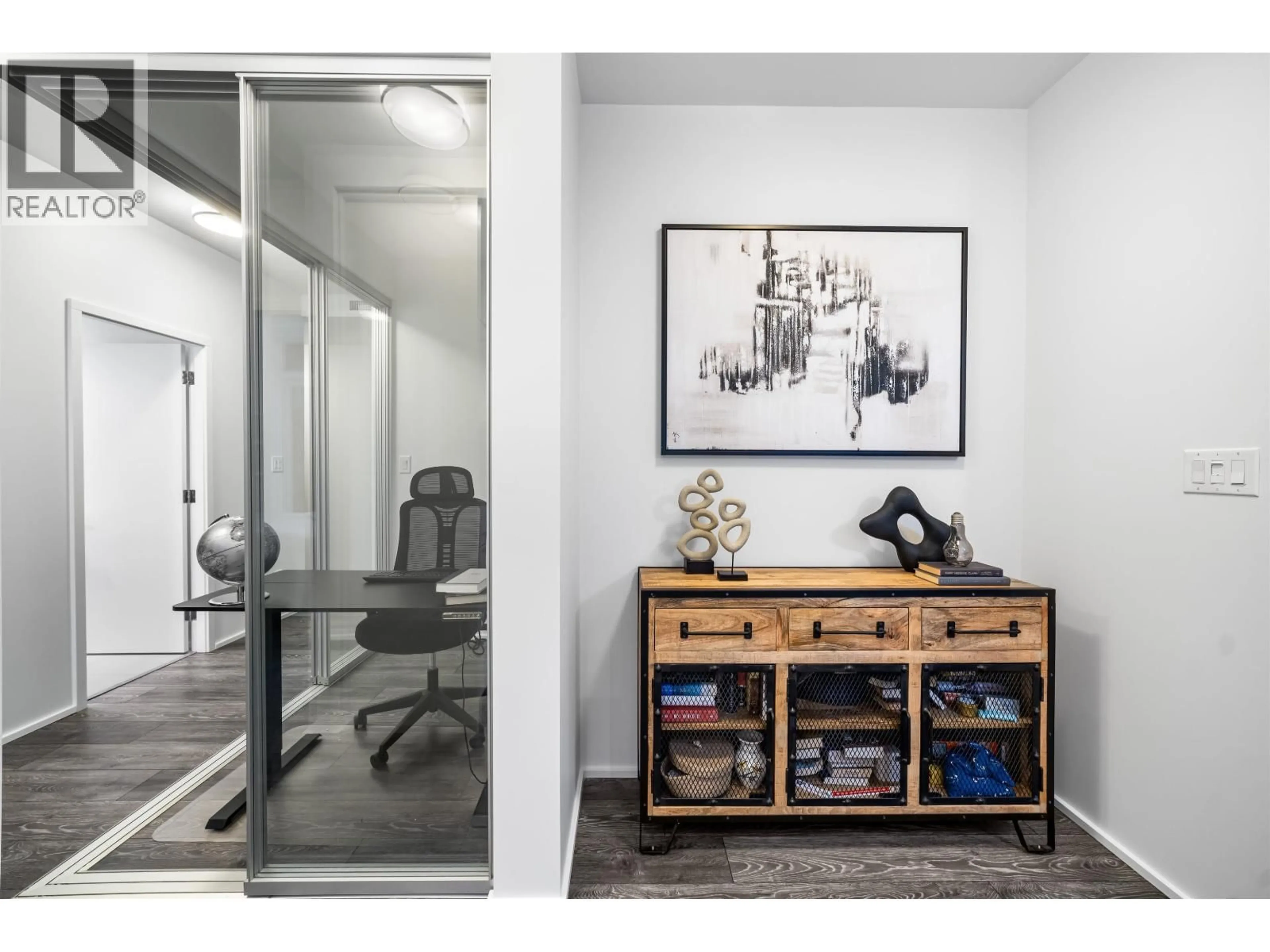 Indoor entryway for 4207 - 4510 HALIFAX WAY, Burnaby British Columbia V5C0K4