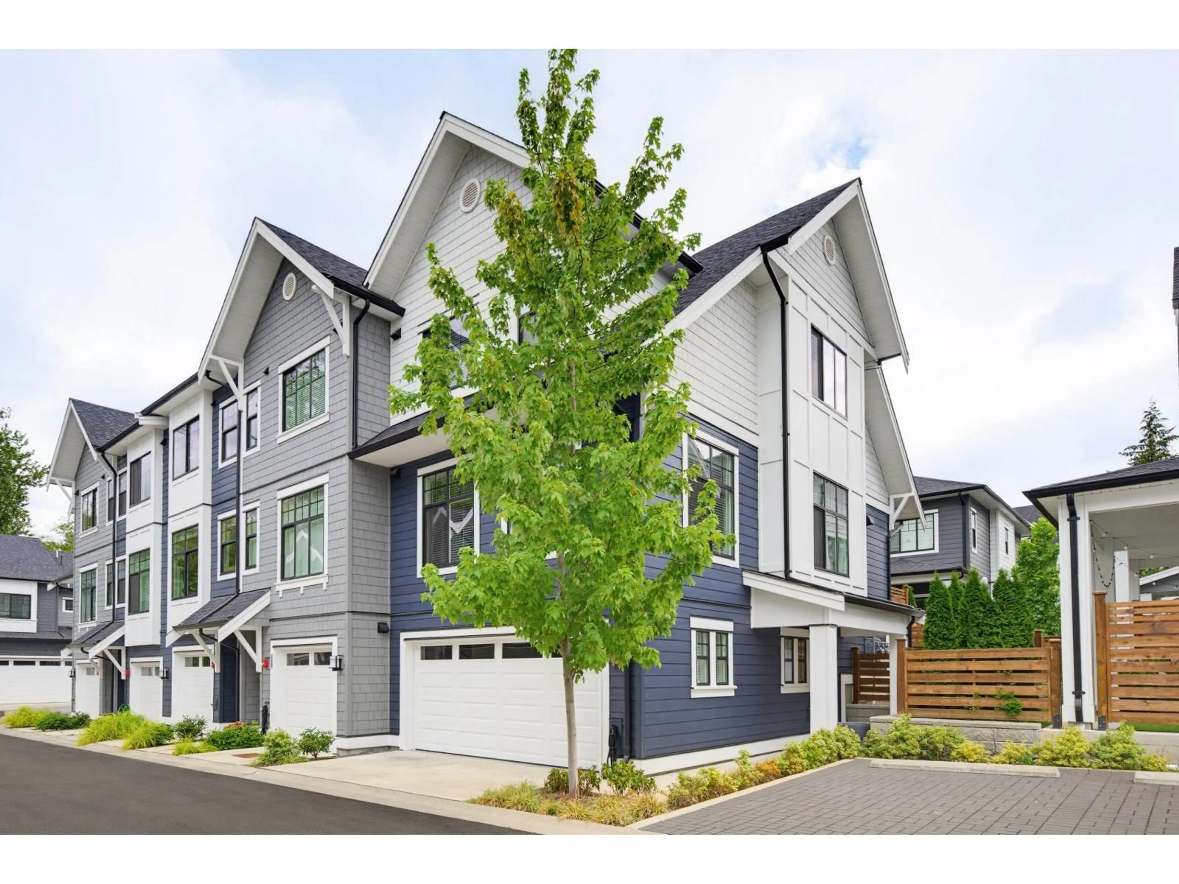 Home with vinyl exterior material, street for 33 - 7640 197 STREET, Langley British Columbia V2Y3W2