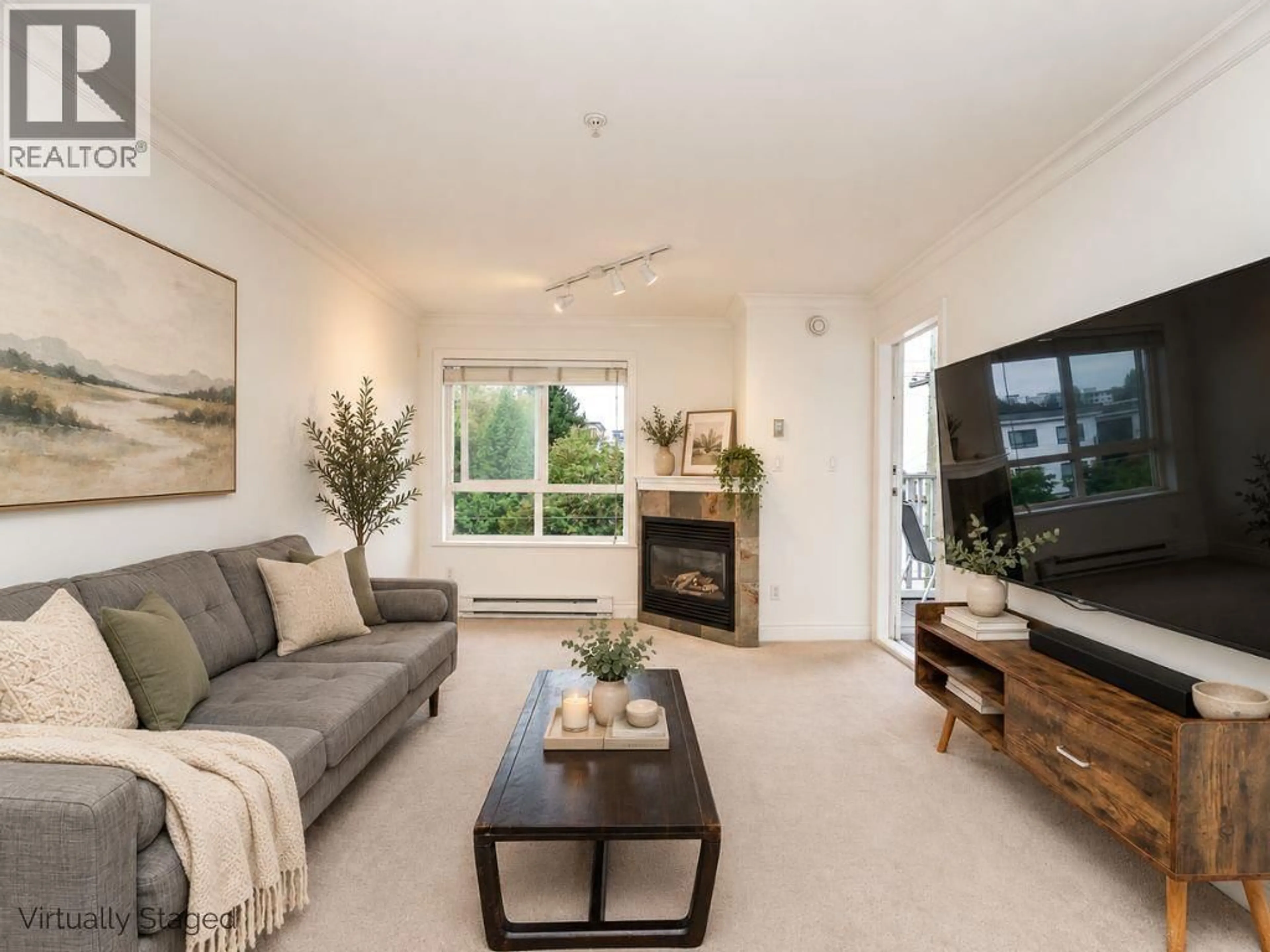 Living room with furniture, unknown for 302 - 128 21ST STREET, North Vancouver British Columbia V7M1Y9