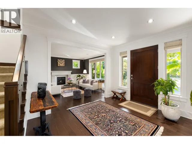 358 15TH STREET, North Vancouver 4