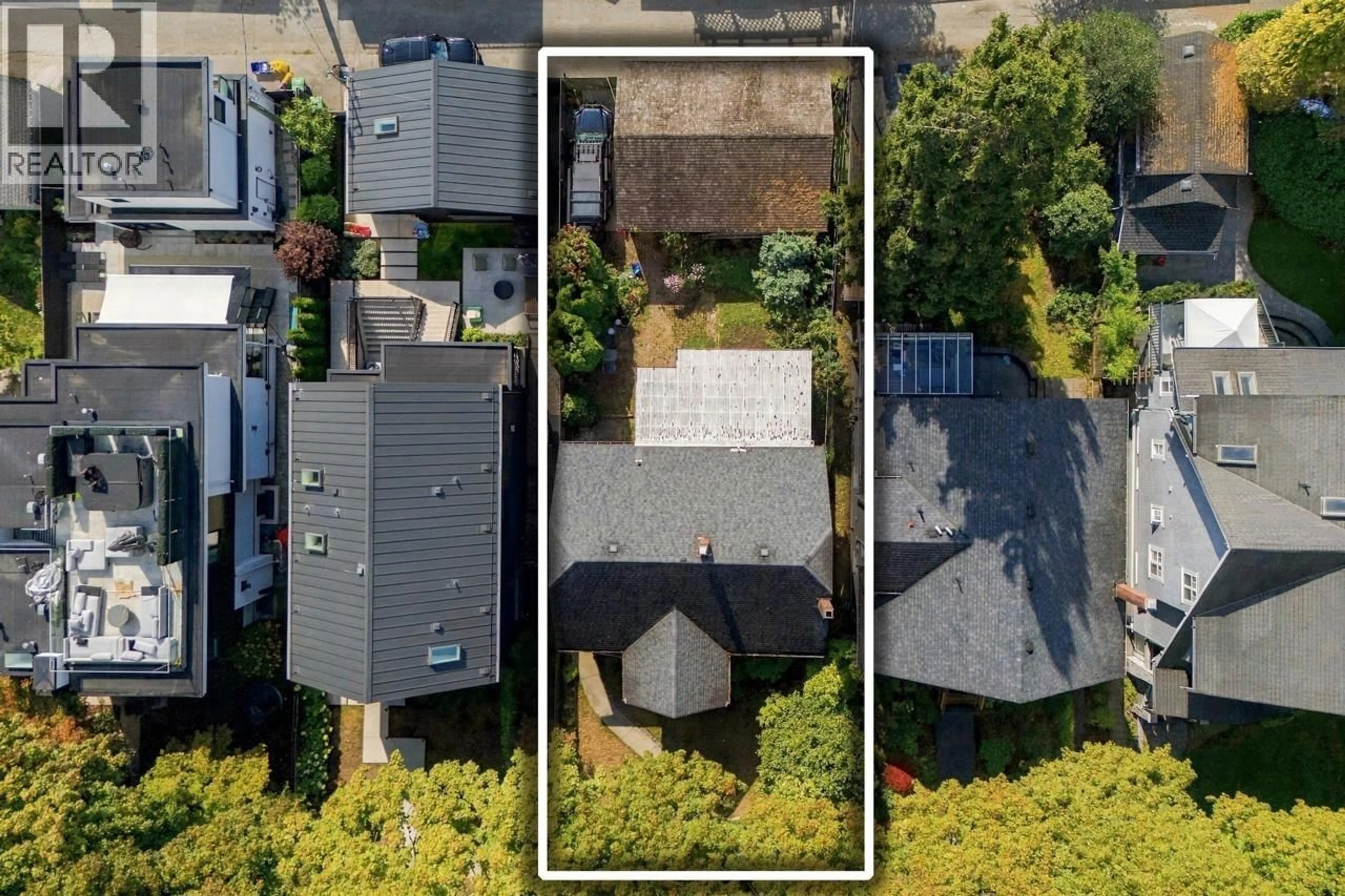 A pic from outside/outdoor area/front of a property/back of a property/a pic from drone, city buildings view from balcony for 840 22ND AVENUE, Vancouver British Columbia V5Z1Z9