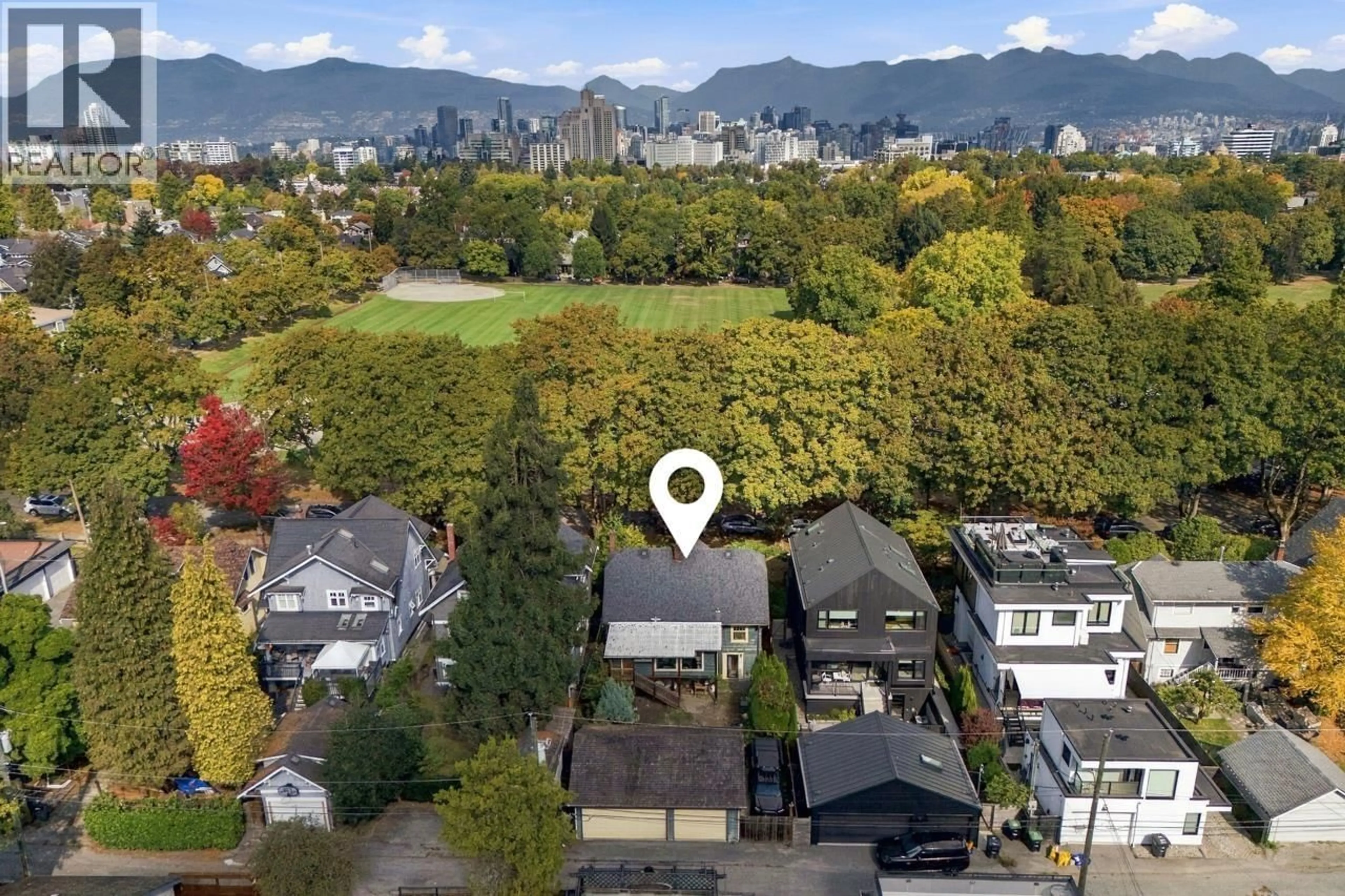 A pic from outside/outdoor area/front of a property/back of a property/a pic from drone, mountain view for 840 22ND AVENUE, Vancouver British Columbia V5Z1Z9
