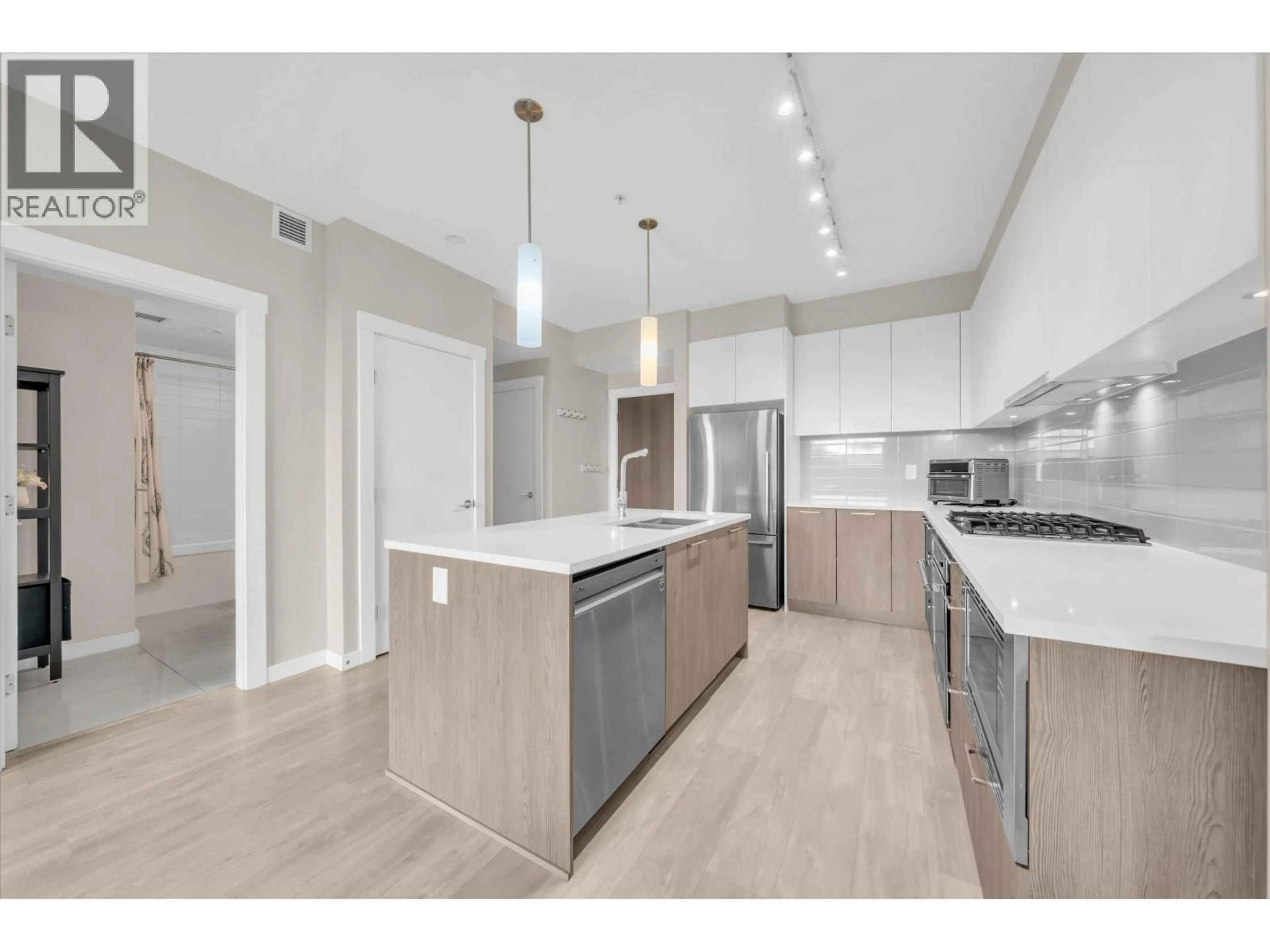 Open concept kitchen, wood/laminate floor for 303 - 625 3RD STREET, North Vancouver British Columbia V7L0G3