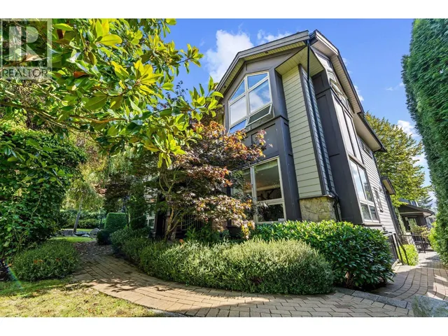 1 - 651 14TH STREET, North Vancouver 3
