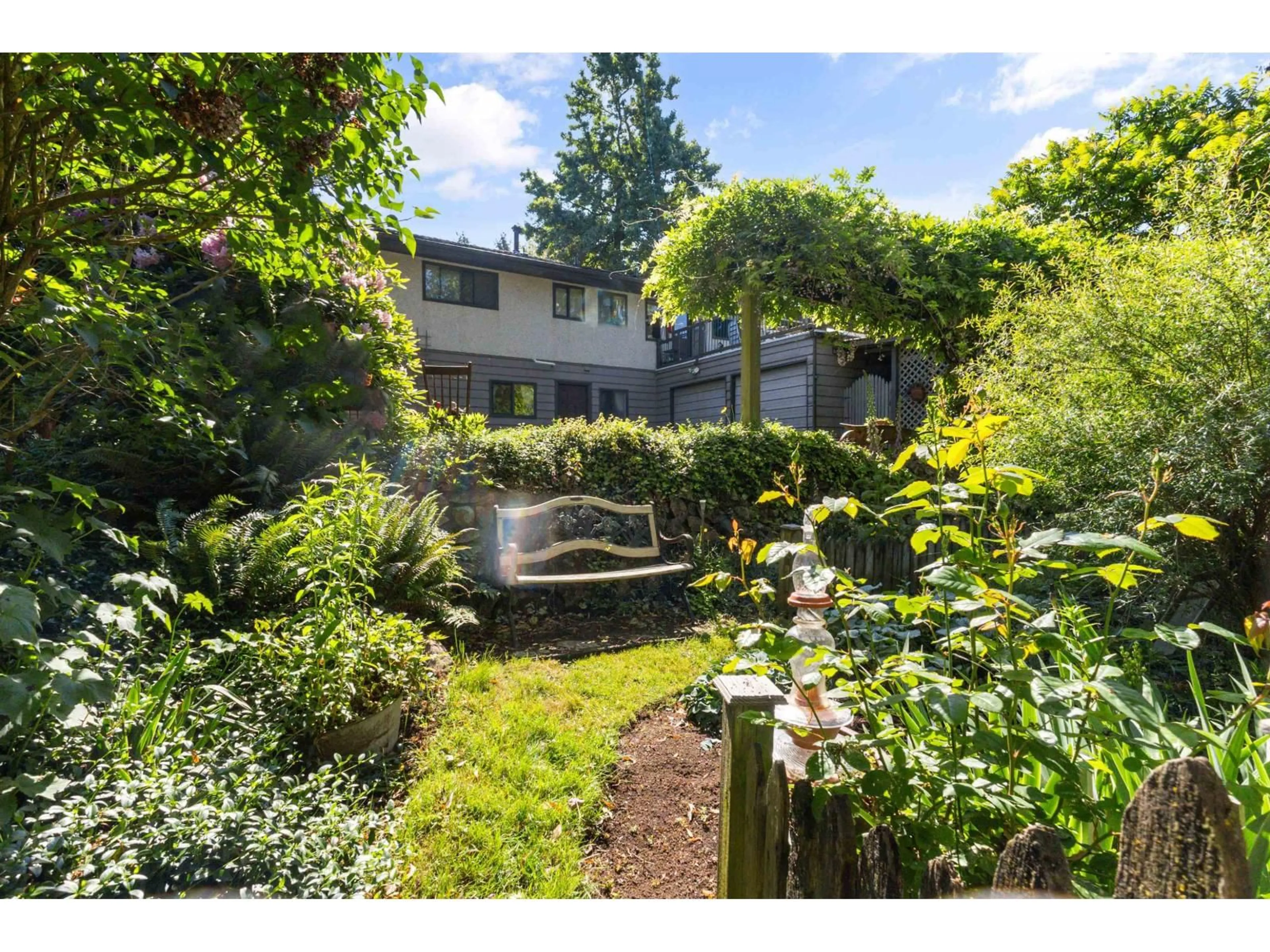 Patio, unknown for 2475 SUGARPINE STREET, Abbotsford British Columbia V2T3M7