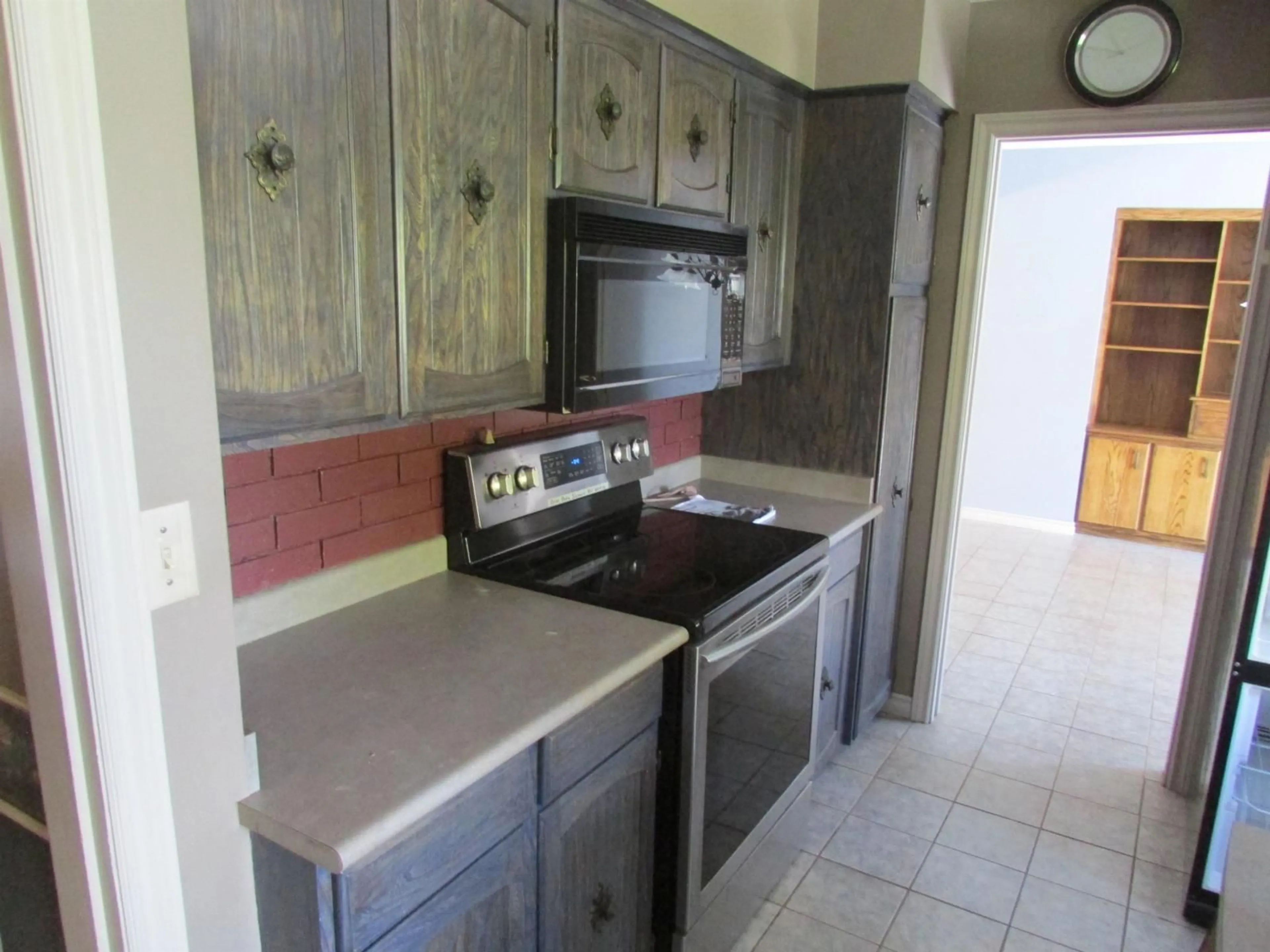 Standard kitchen, unknown for 2475 SUGARPINE STREET, Abbotsford British Columbia V2T3M7
